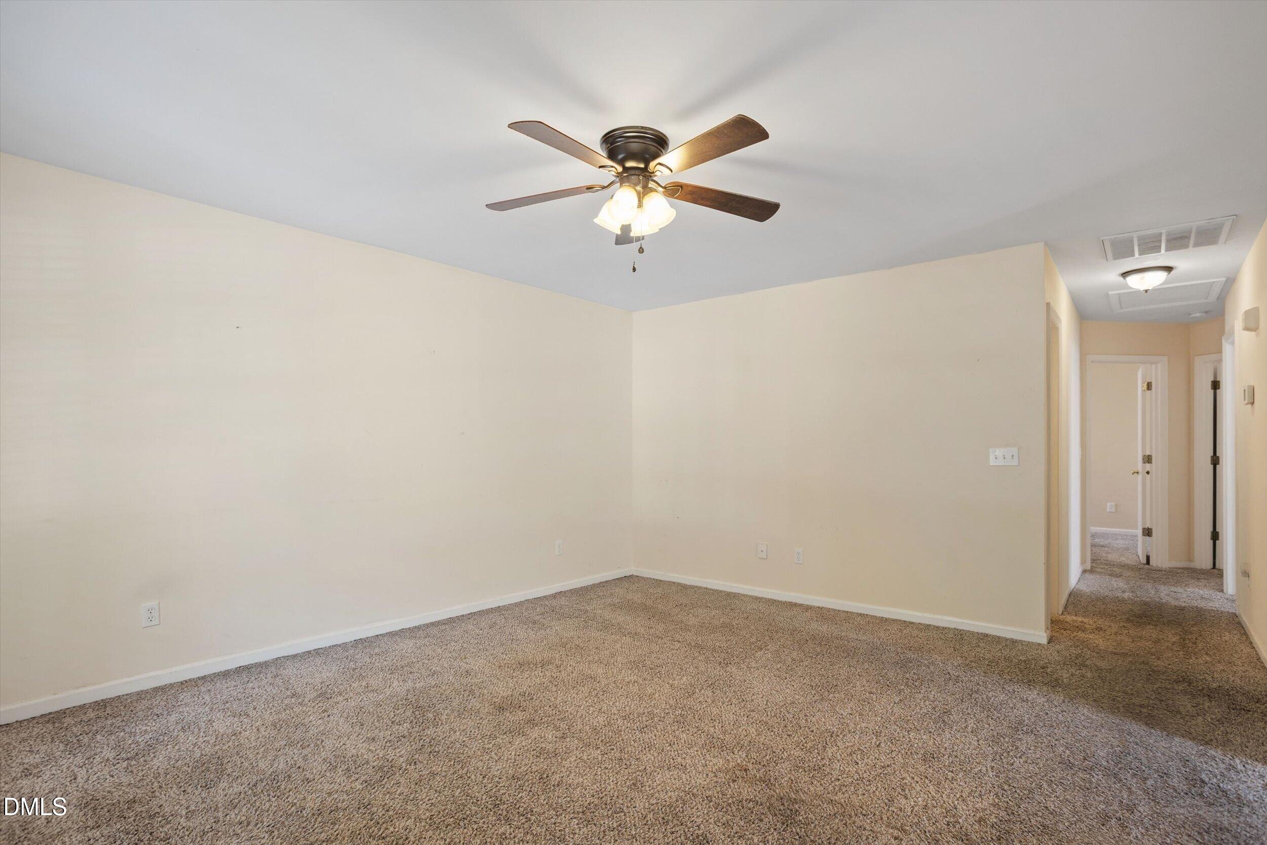 214 Highgate Circle Property Photo 3