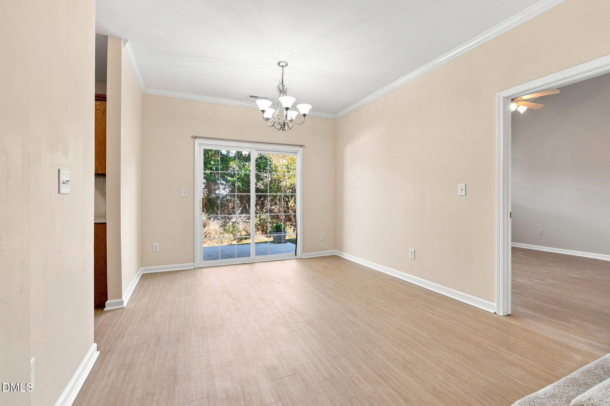 8111 Willowglen Drive Property Photo 4