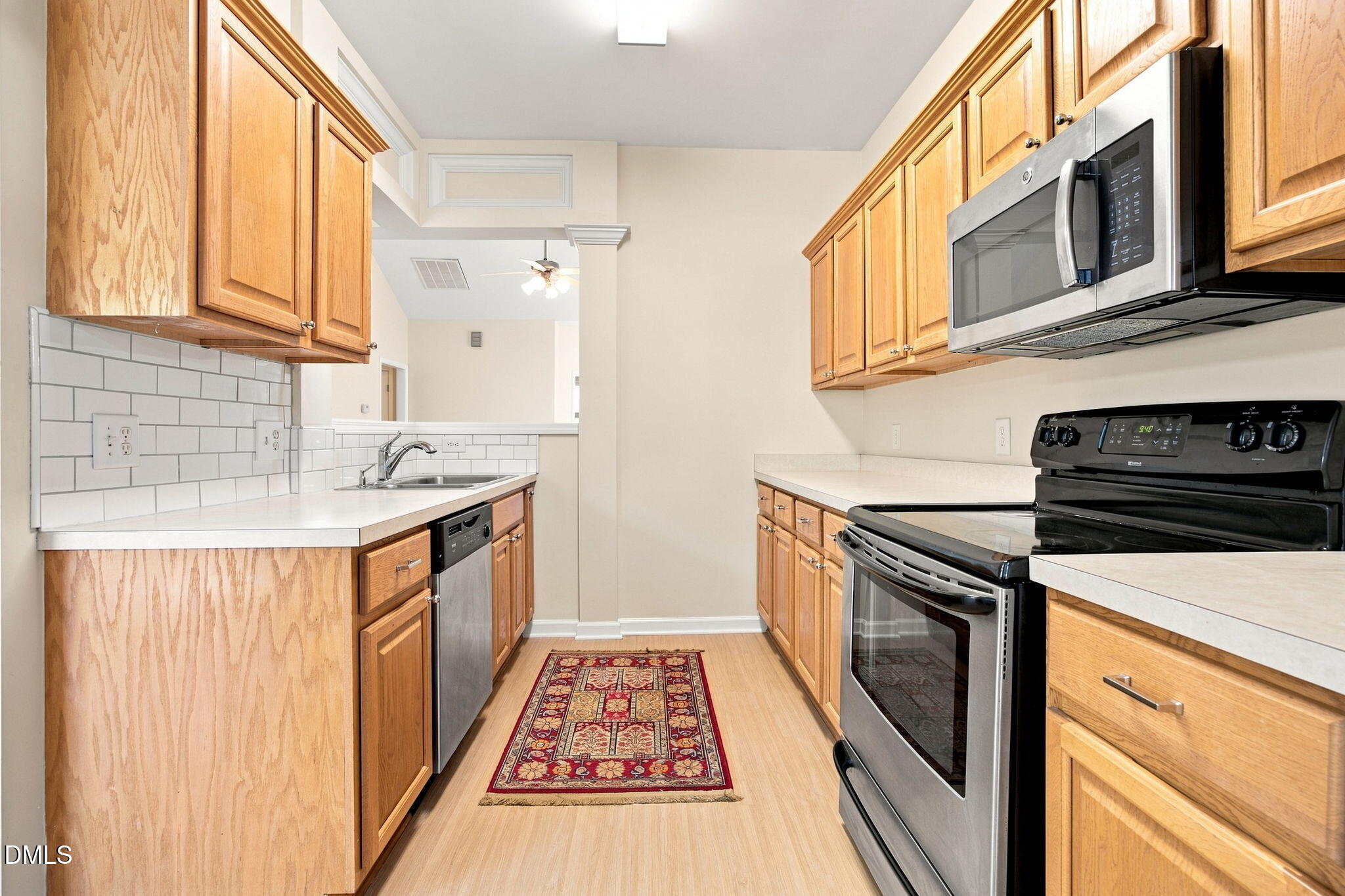 8111 Willowglen Drive Property Photo 6