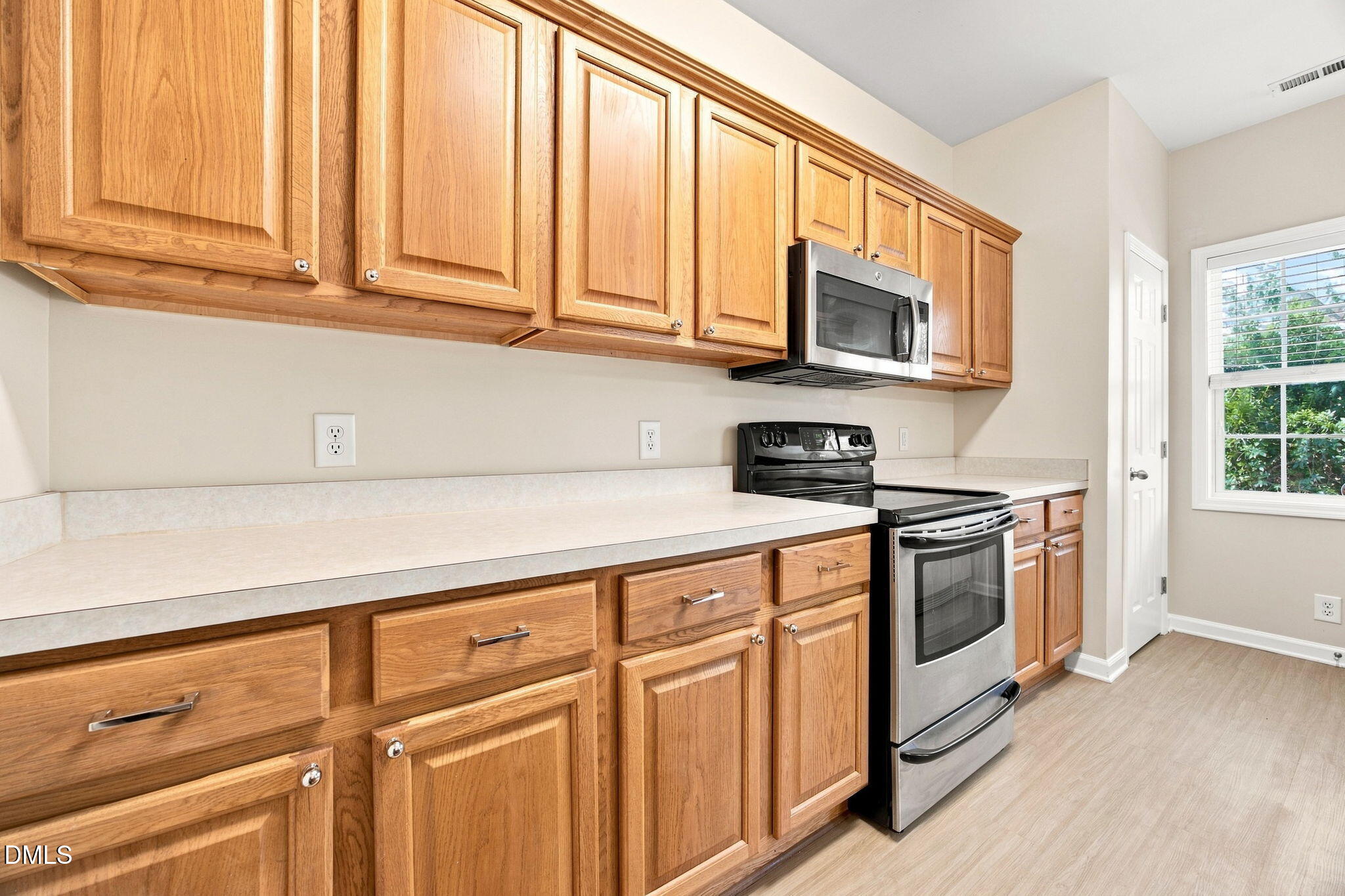 8111 Willowglen Drive Property Photo 8
