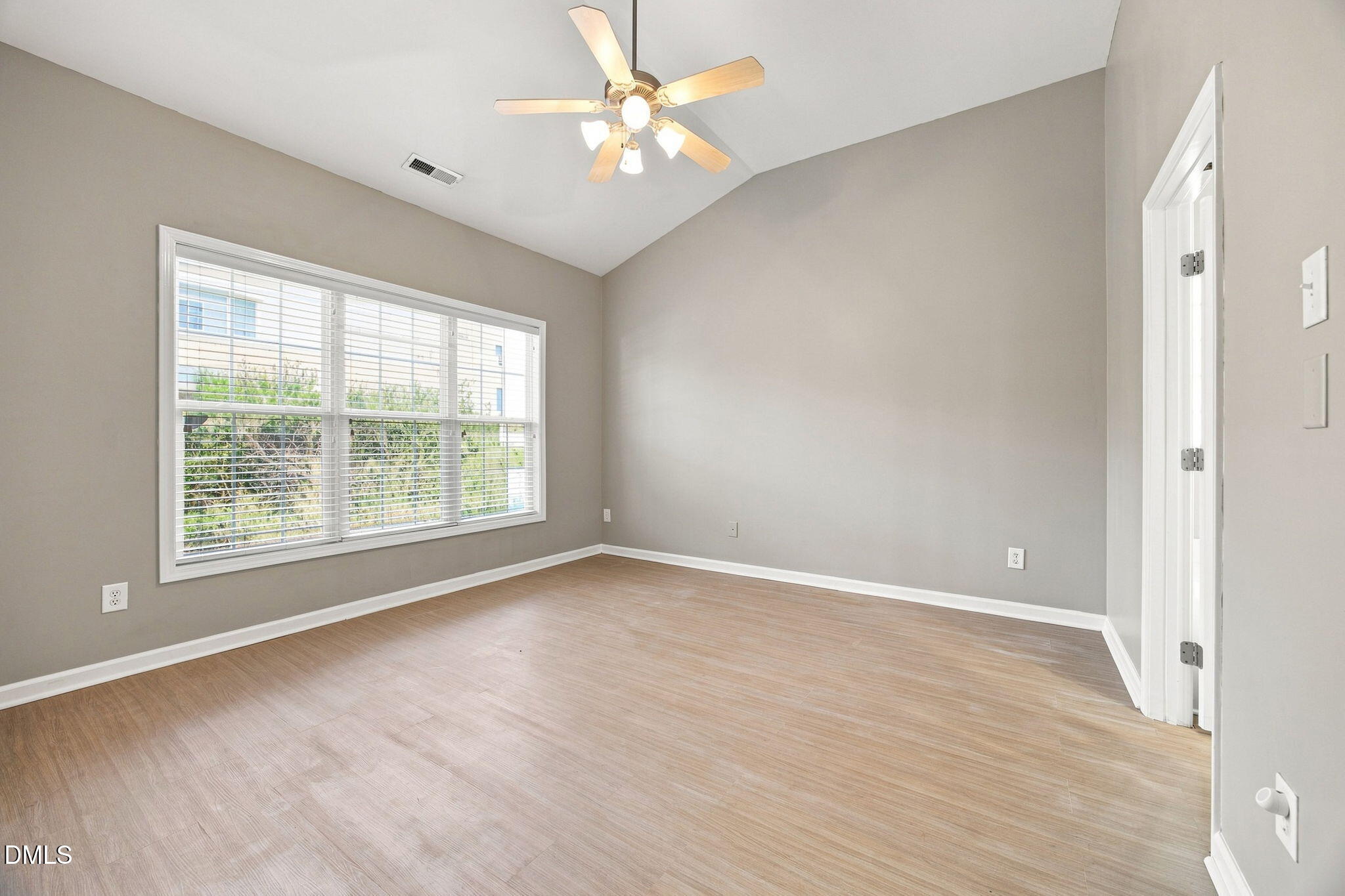 8111 Willowglen Drive Property Photo 9