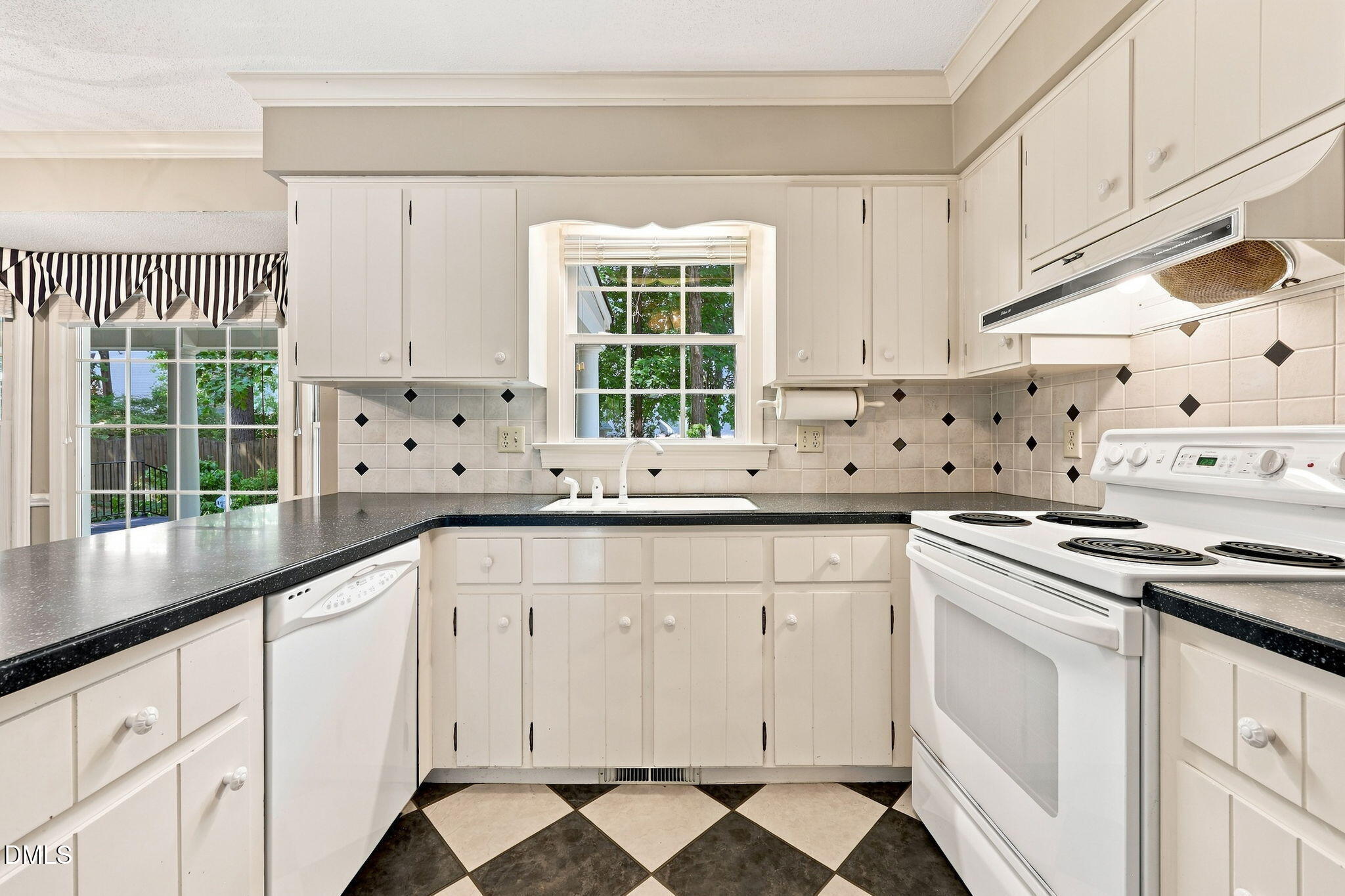 4605 Old Village Road Property Photo 15