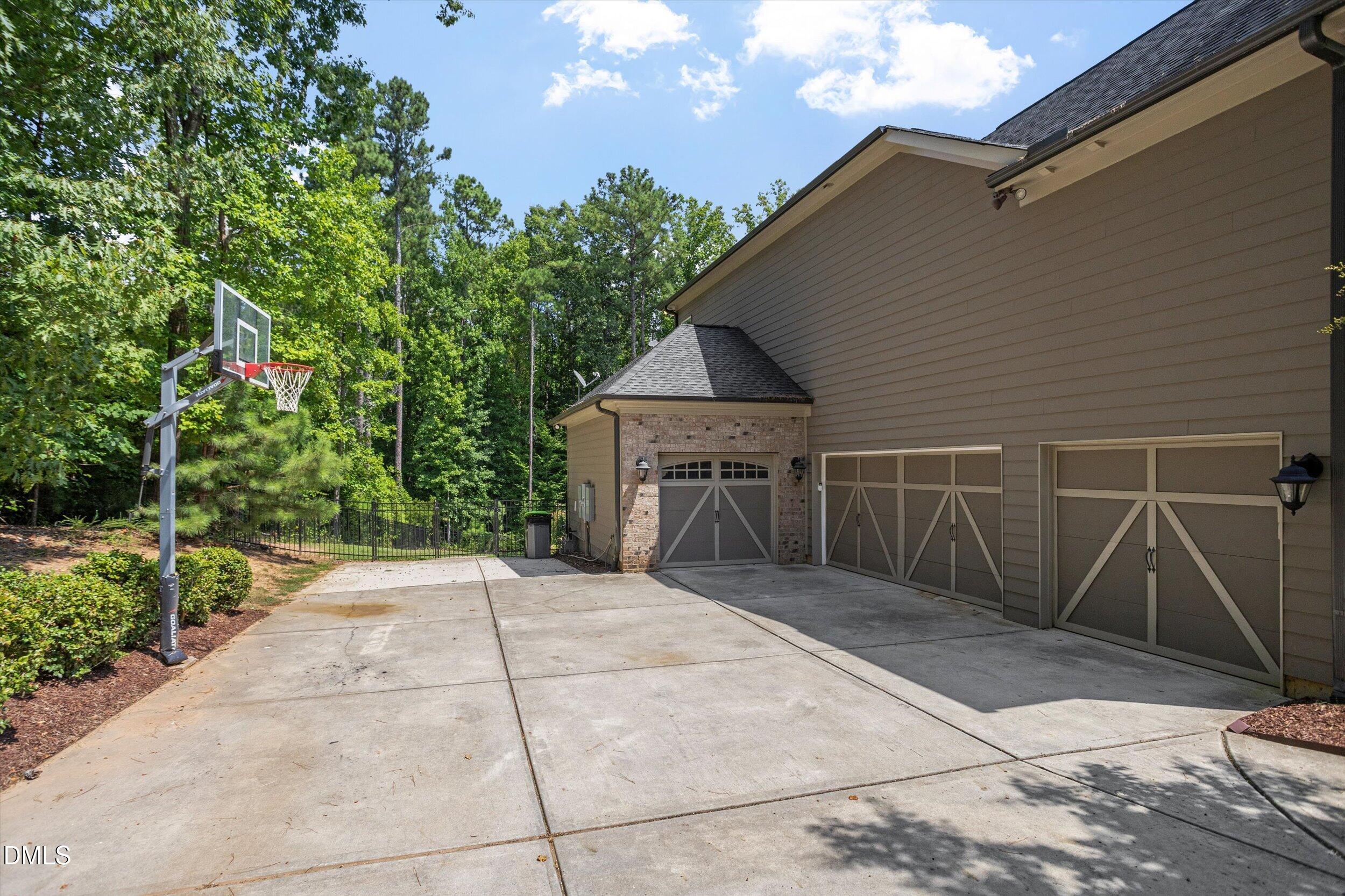 7304 Incline Drive Property Photo 4