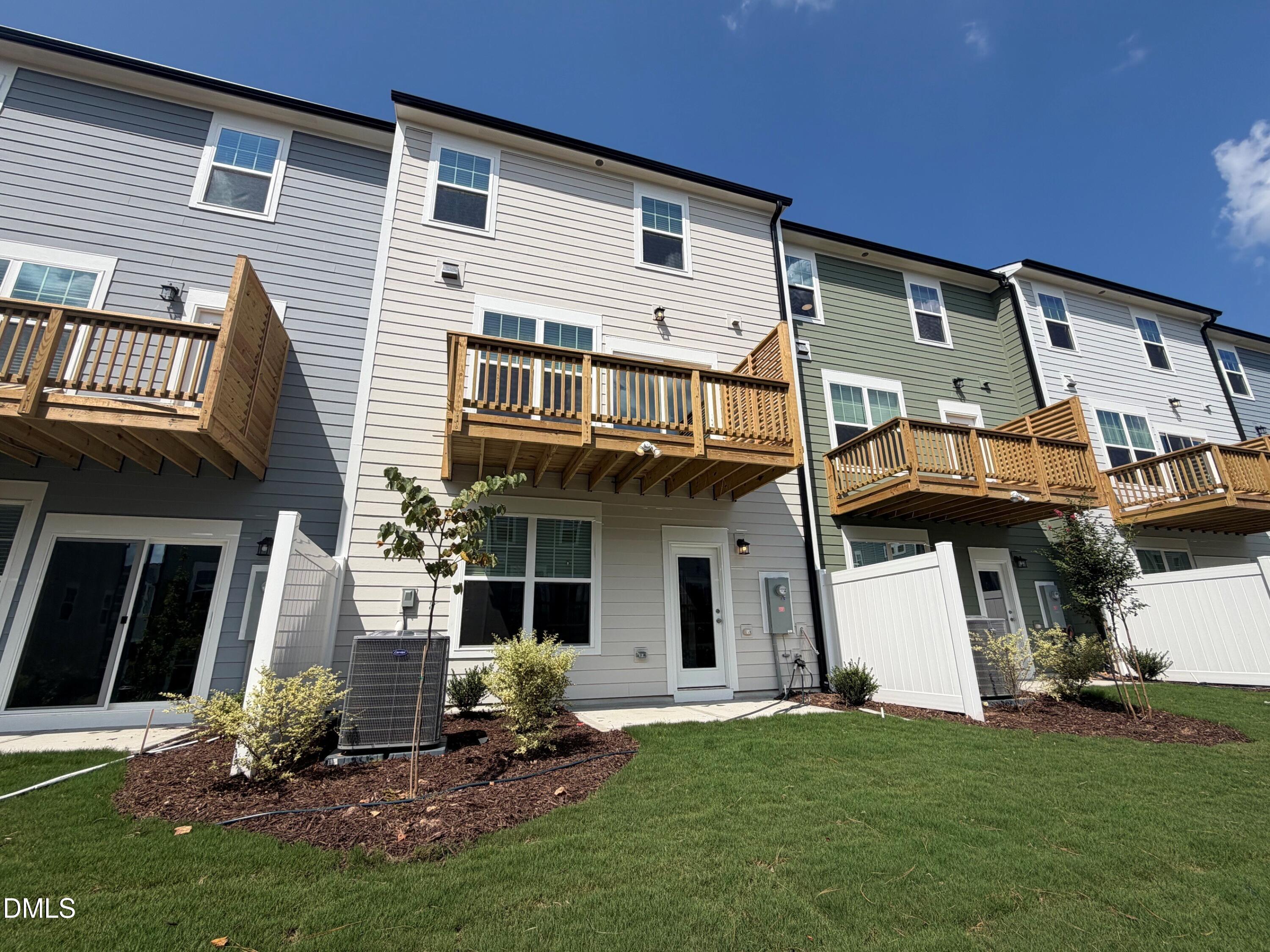 9041 Hazy Jade Way Property Photo 16