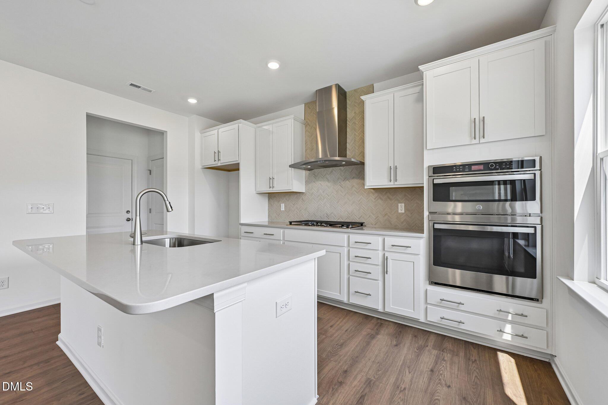 685 Sun Mdw Drive Property Photo 2