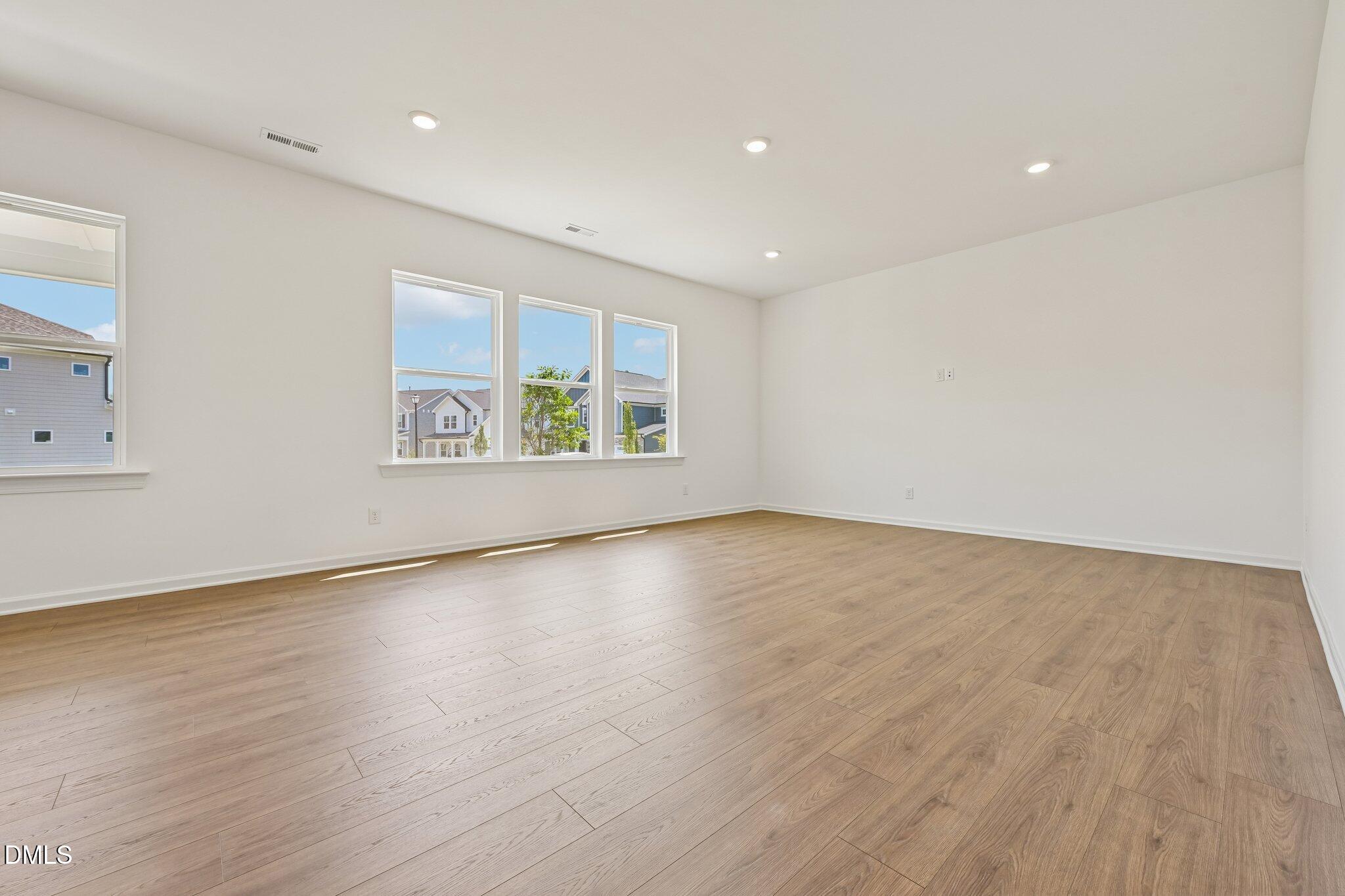 685 Sun Mdw Drive Property Photo 3