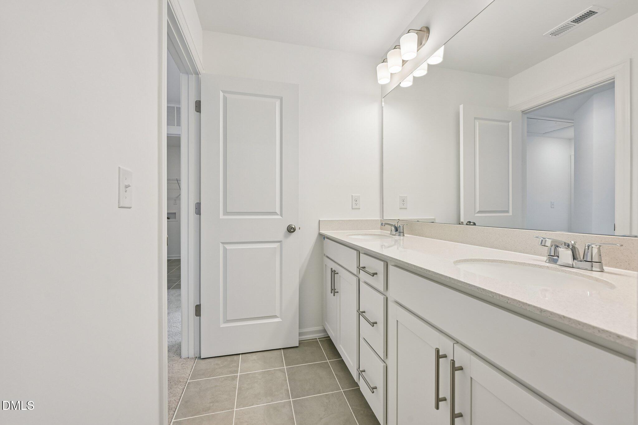 685 Sun Mdw Drive Property Photo 28