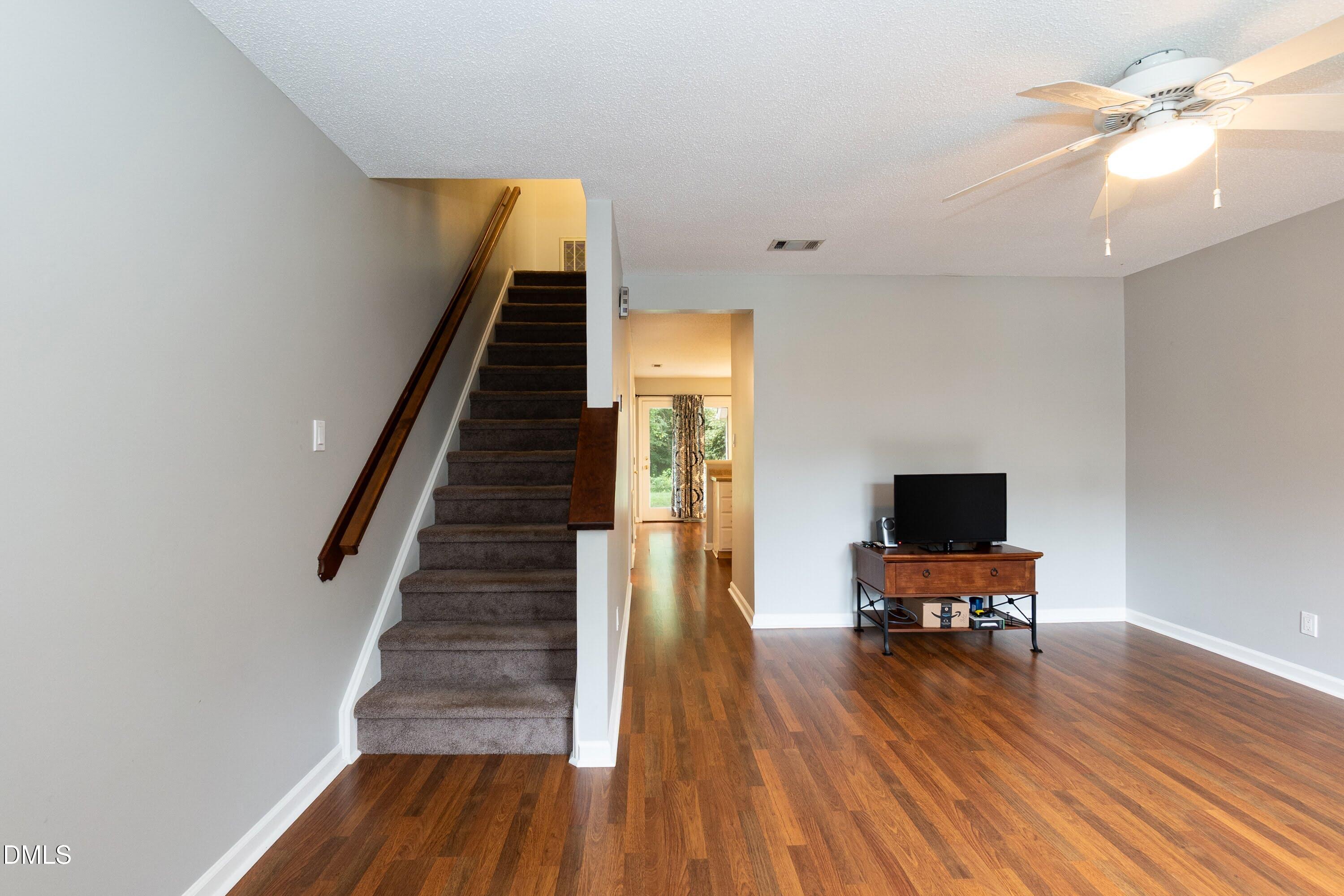 61 Crystal Oaks Court Property Photo 4