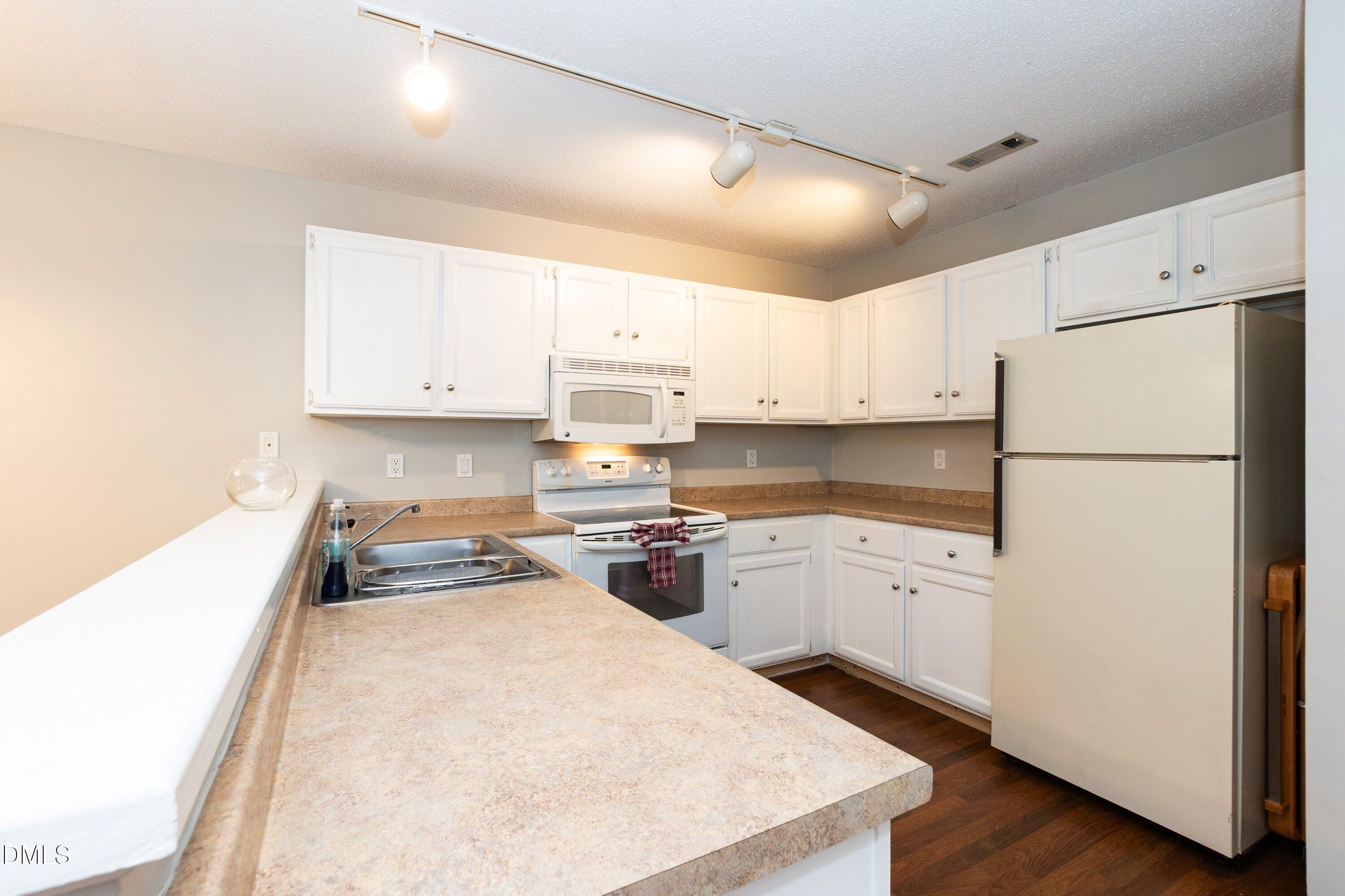 61 Crystal Oaks Court Property Photo 7