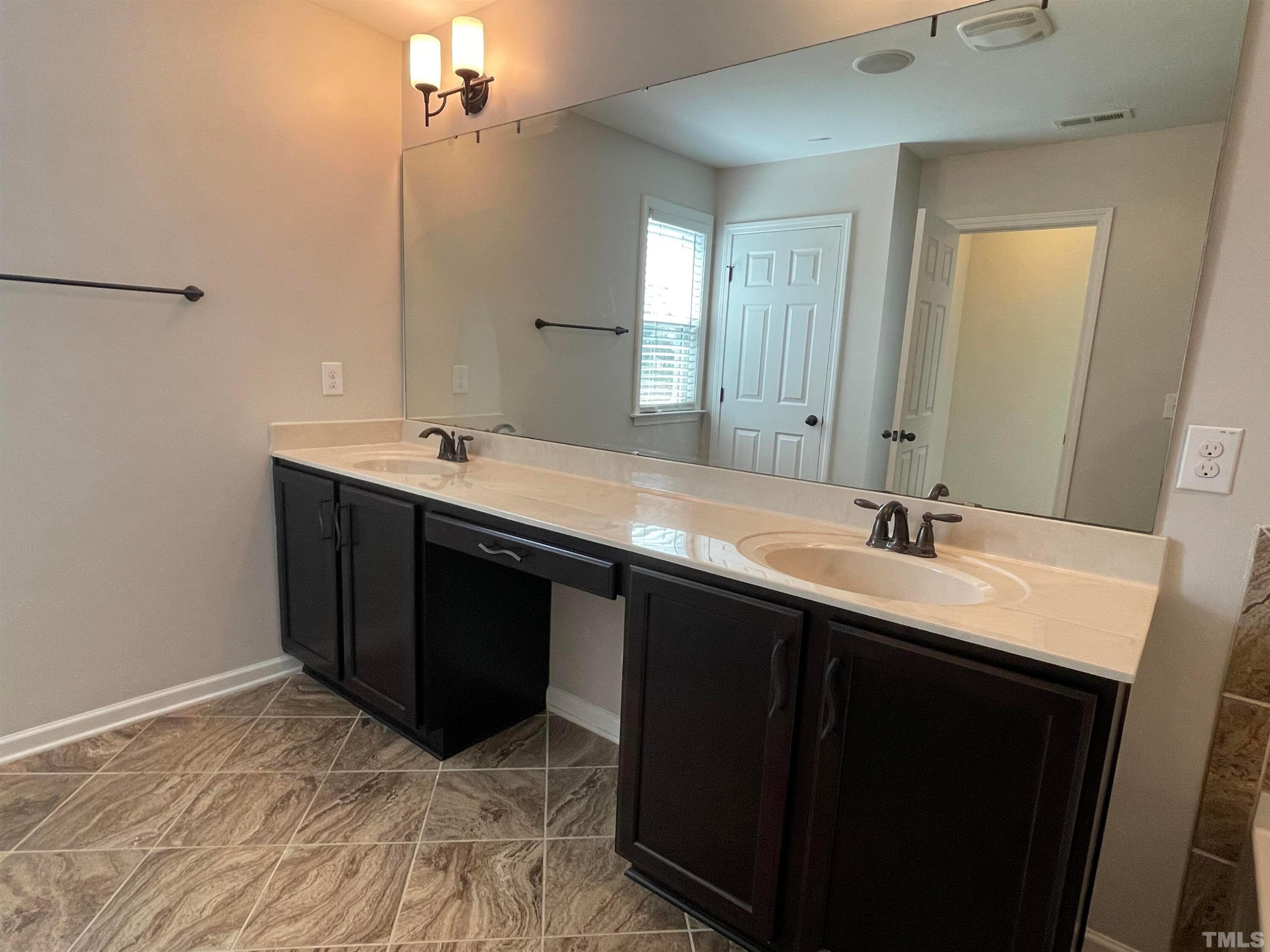 1454 Glenwater Drive Property Photo 24