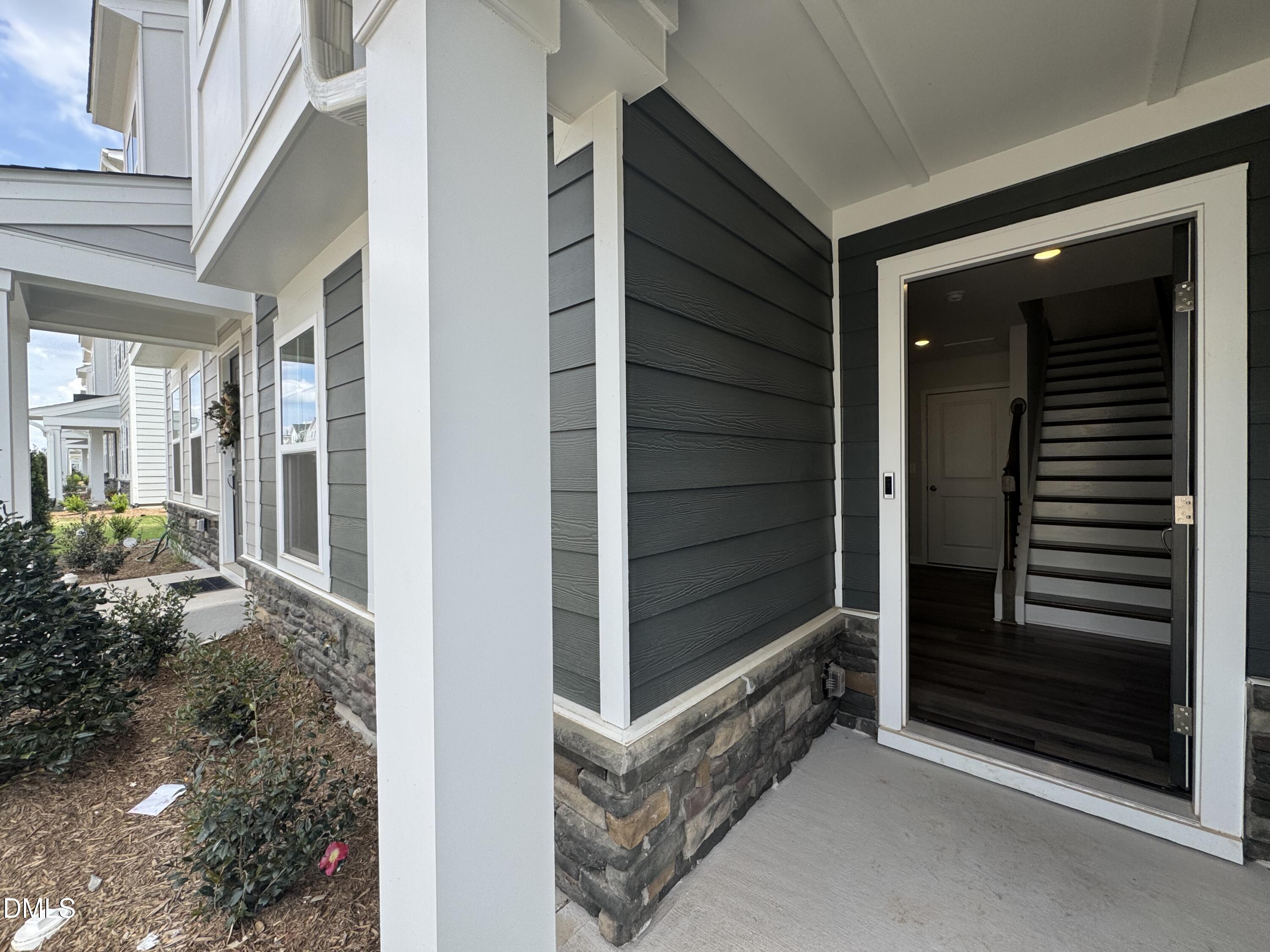 407 Deercroft Drive Property Photo 4