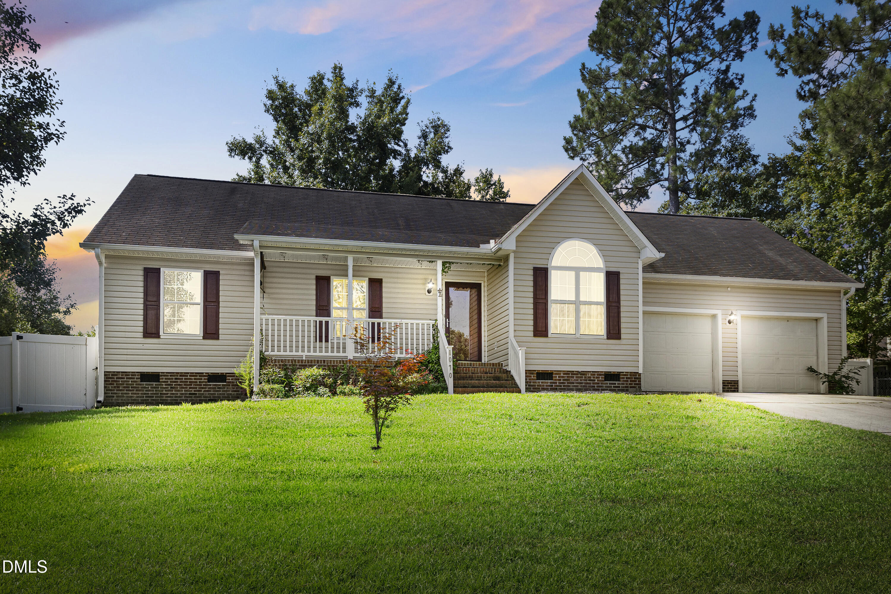 1070 Roundabout Road Property Photo 1