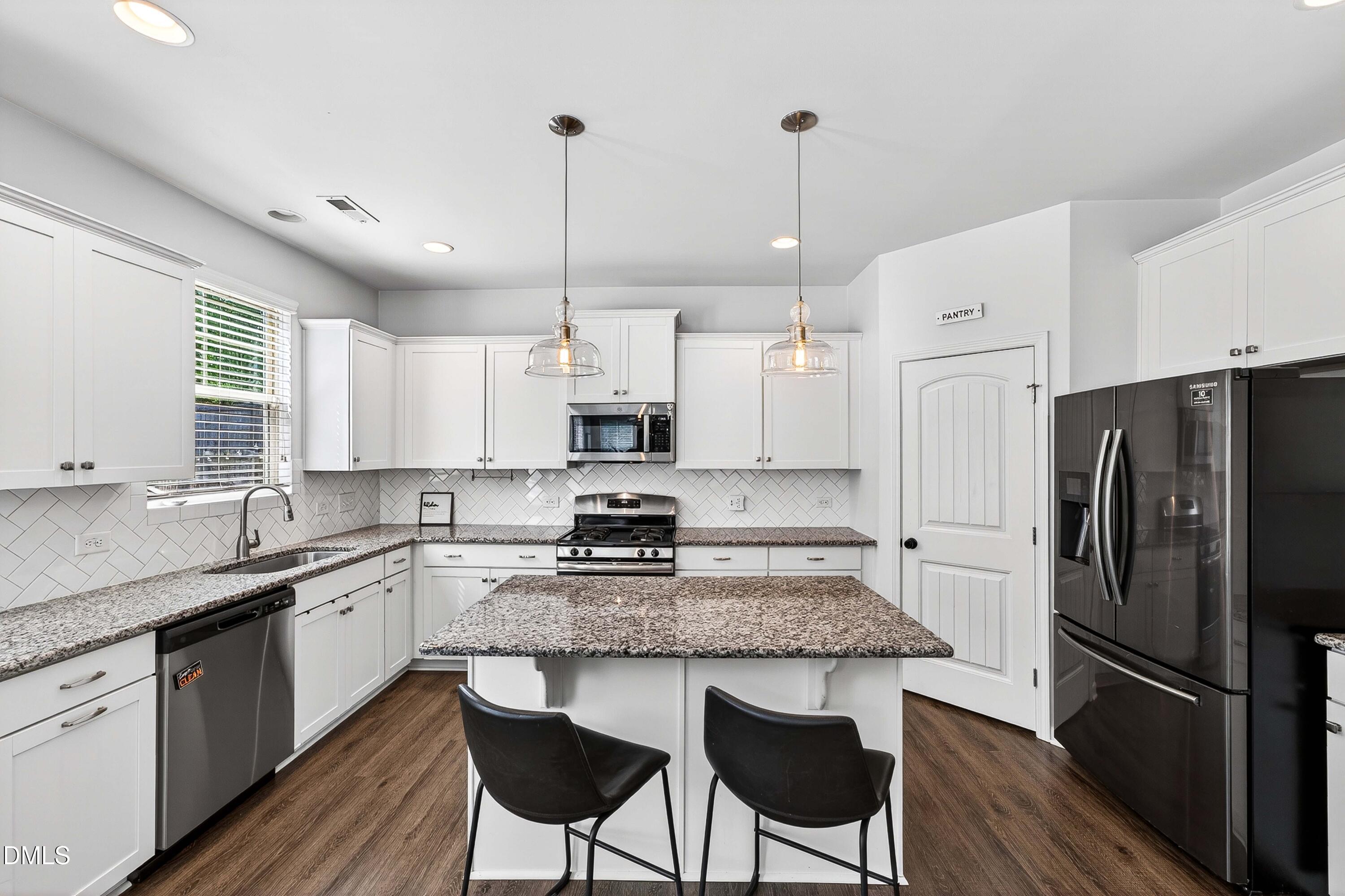 410 Chestnut Oak Place Property Photo 3