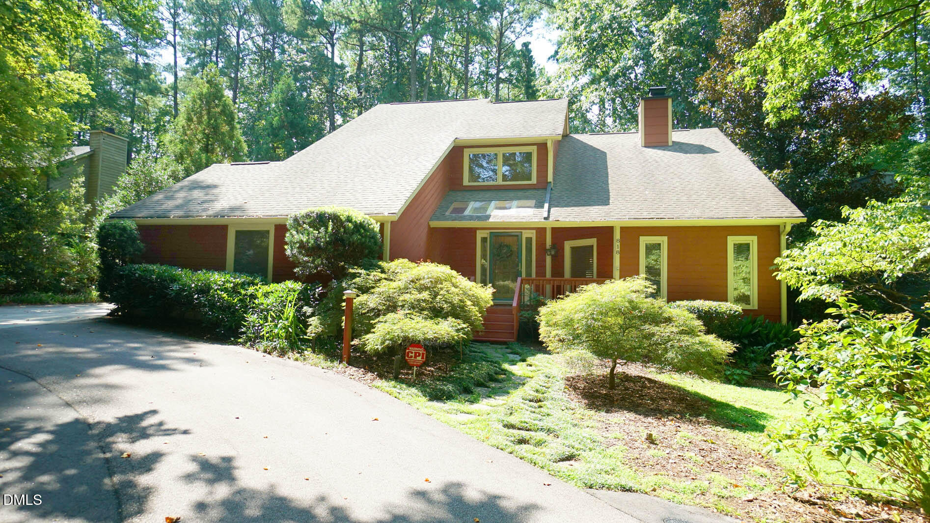 818 Lake Forest Drive Property Photo 1
