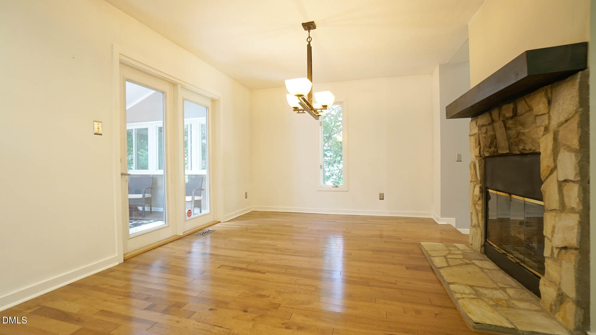 818 Lake Forest Drive Property Photo 12