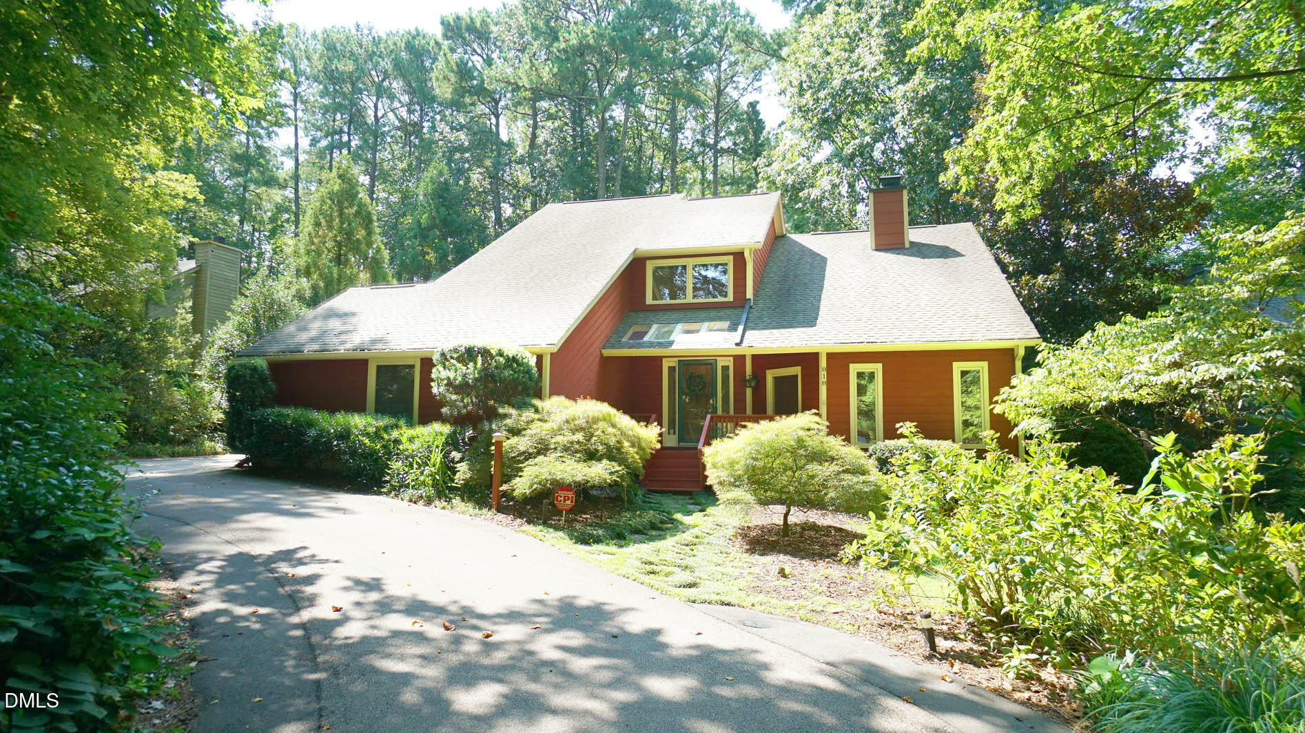 818 Lake Forest Drive Property Photo 13