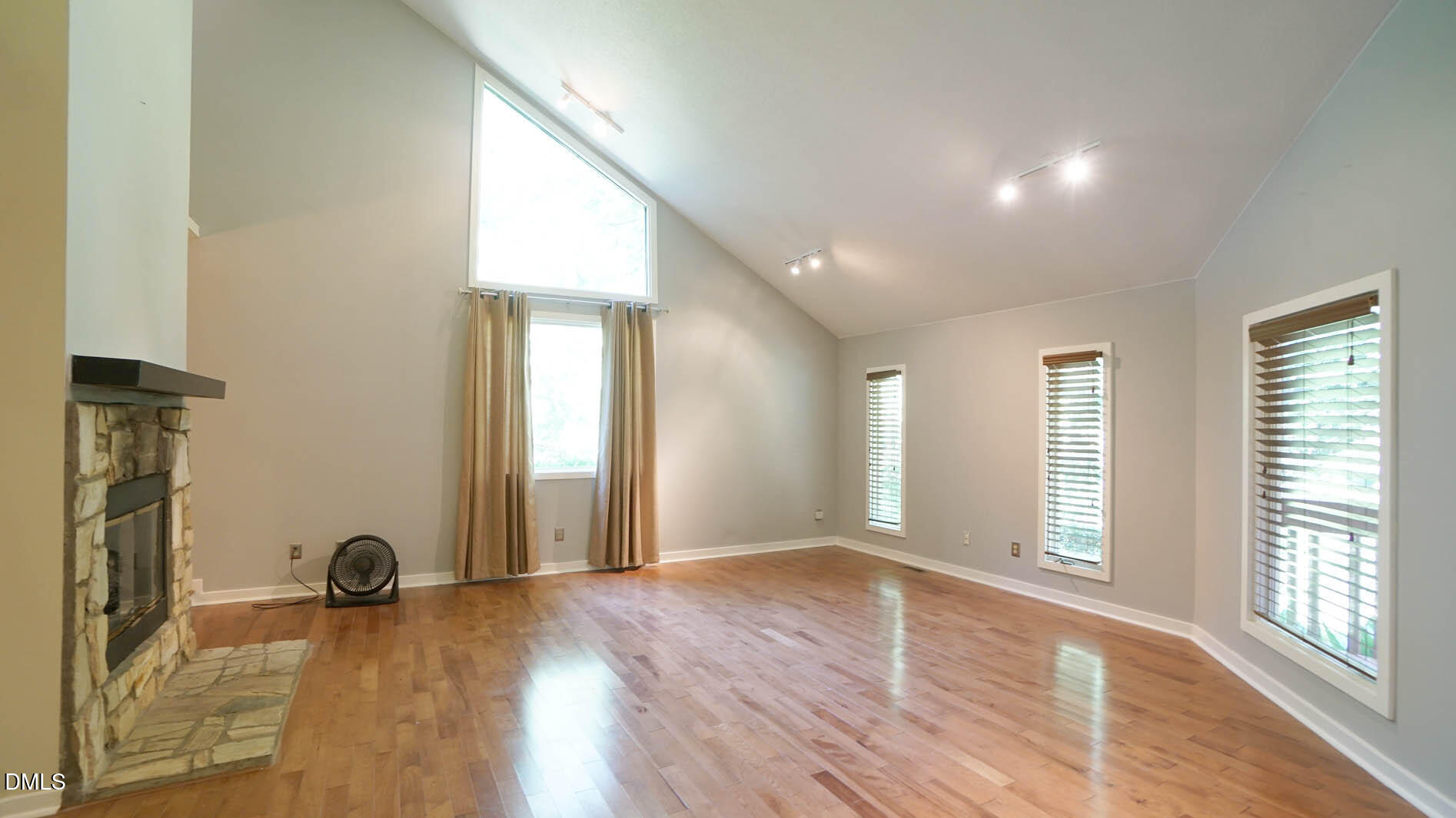 818 Lake Forest Drive Property Photo 18