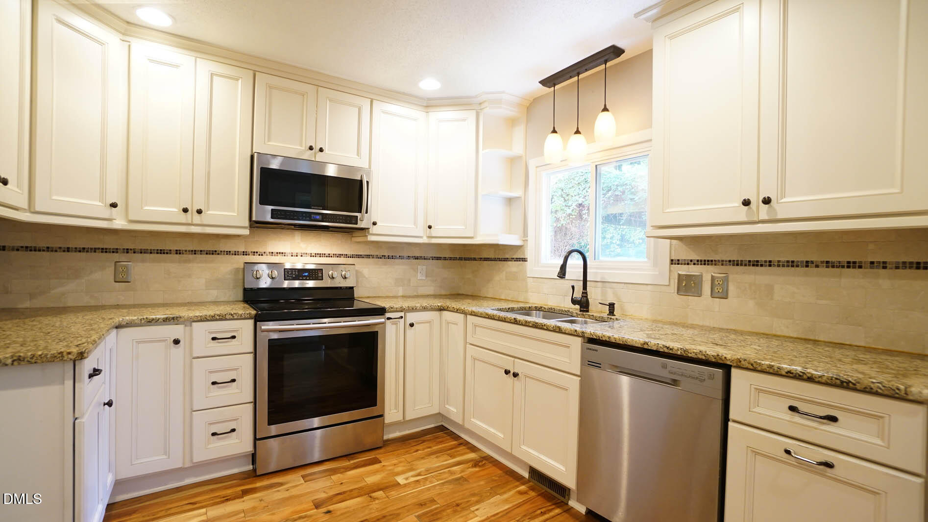 818 Lake Forest Drive Property Photo 24