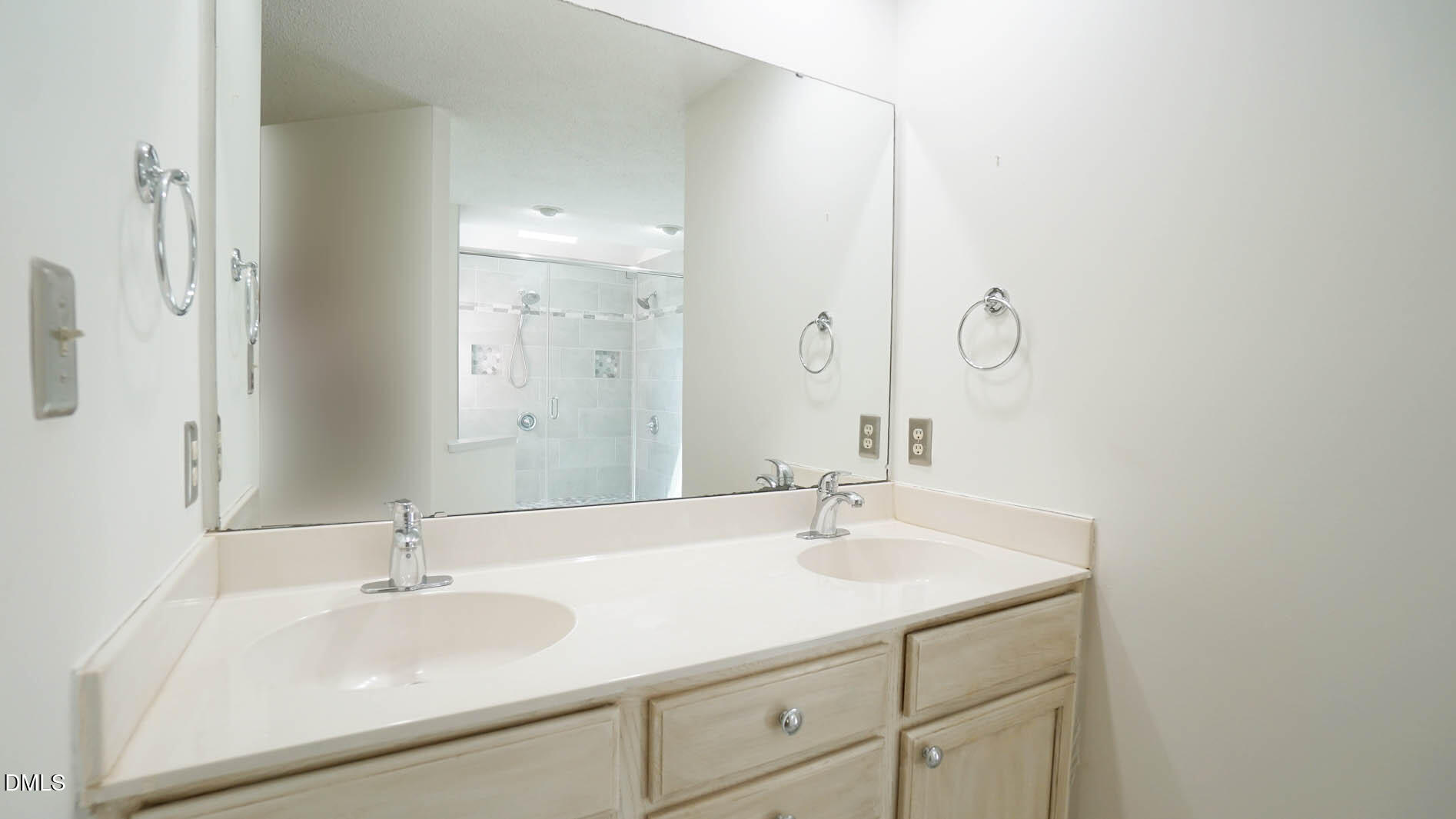 818 Lake Forest Drive Property Photo 29