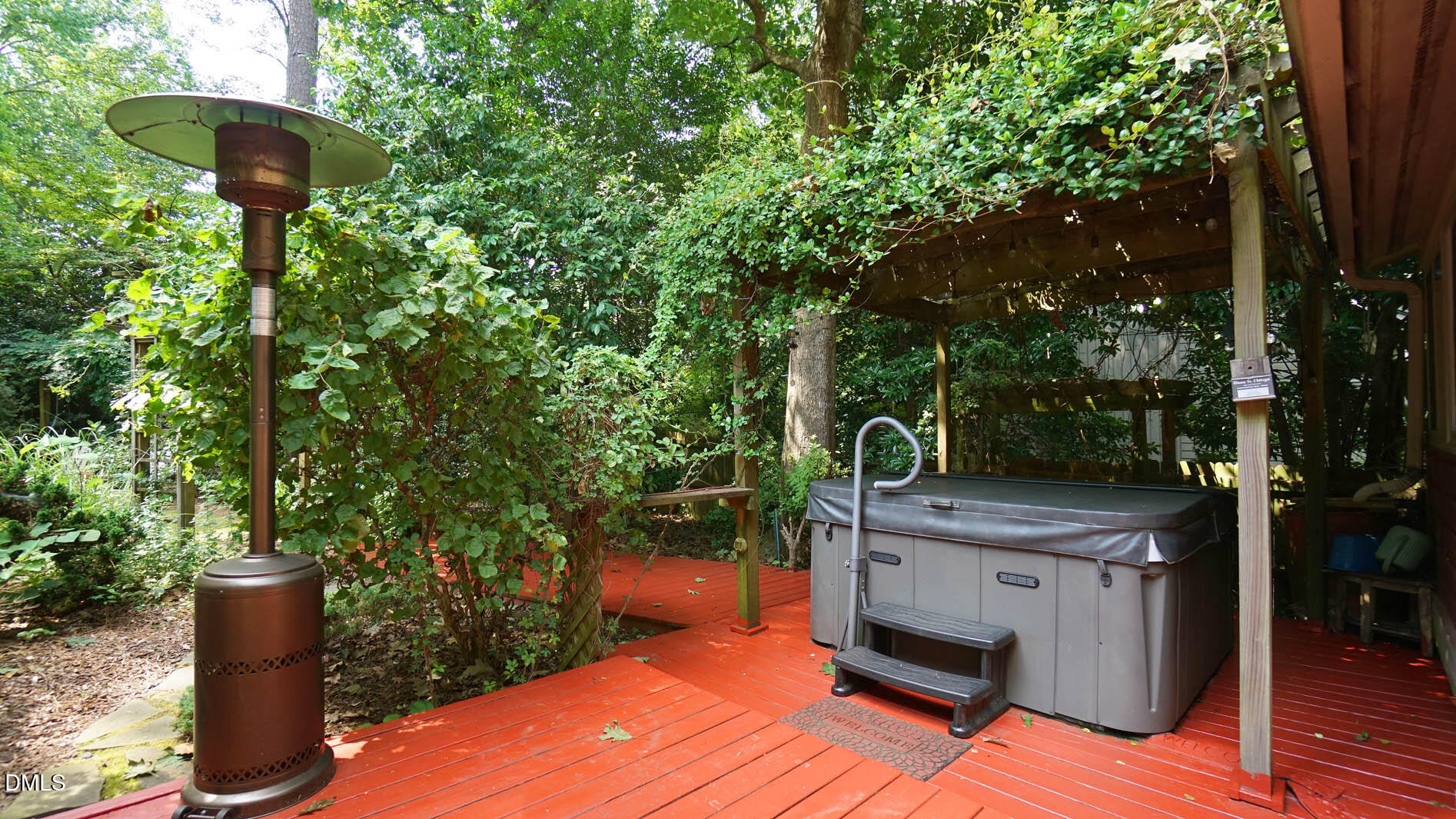 818 Lake Forest Drive Property Photo 47