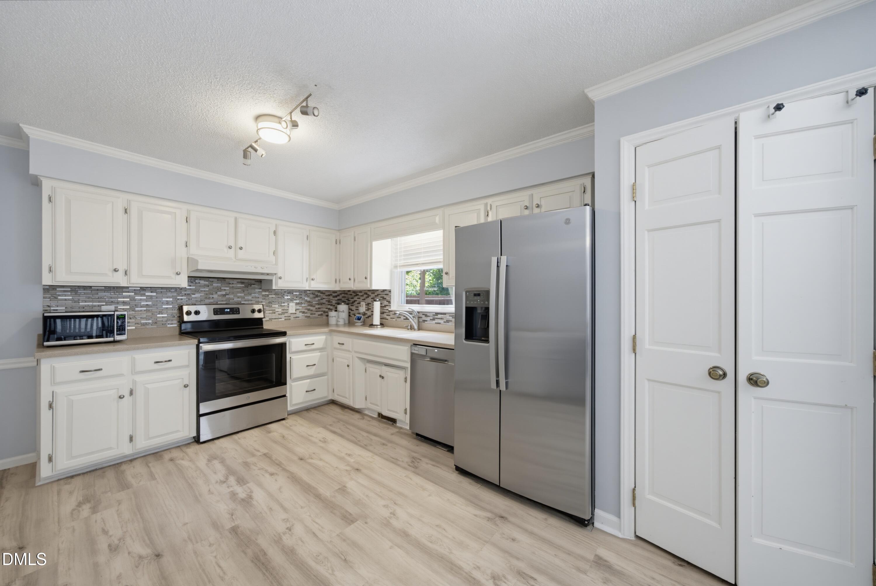 6417 Wynbrook Way Property Photo 4