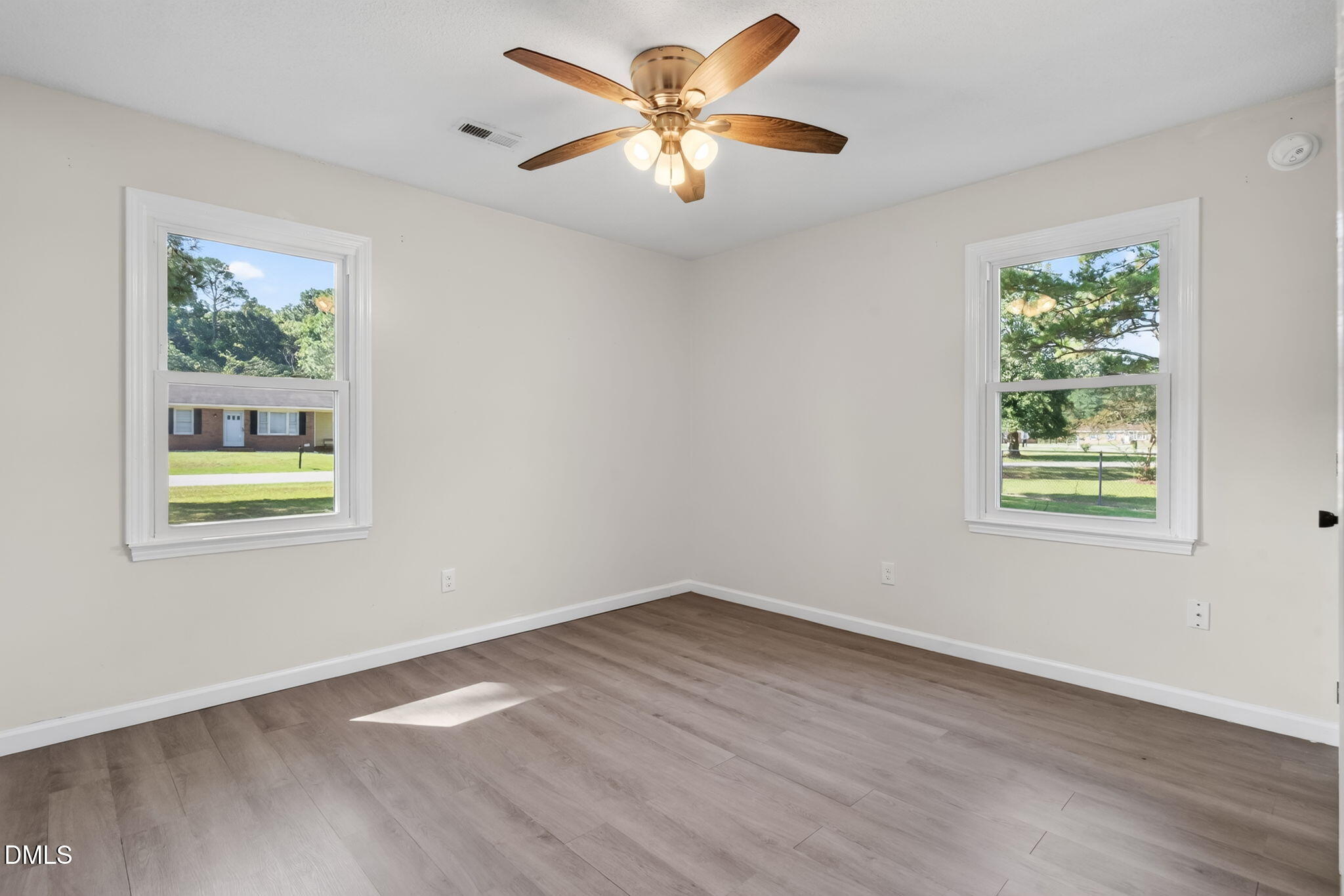 303 Brentwood Drive Property Photo 14