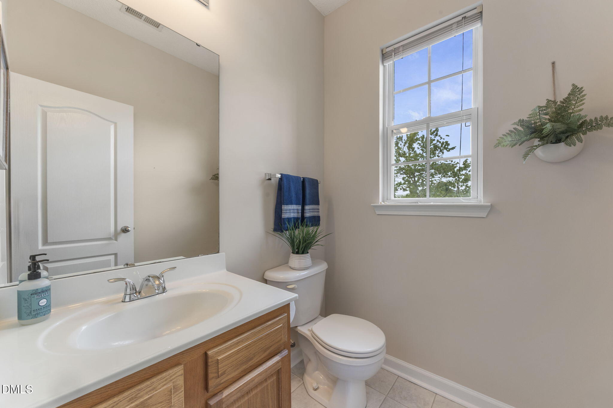 352 E Willhaven Drive Property Photo 6