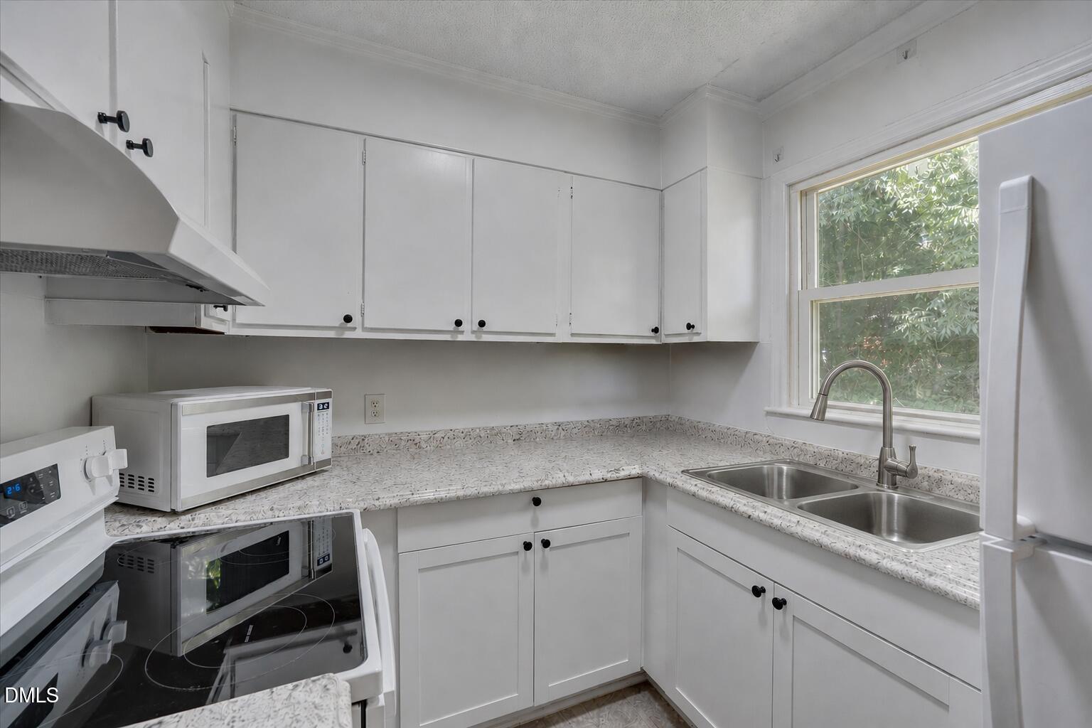 165 Windsor Drive Property Photo 5