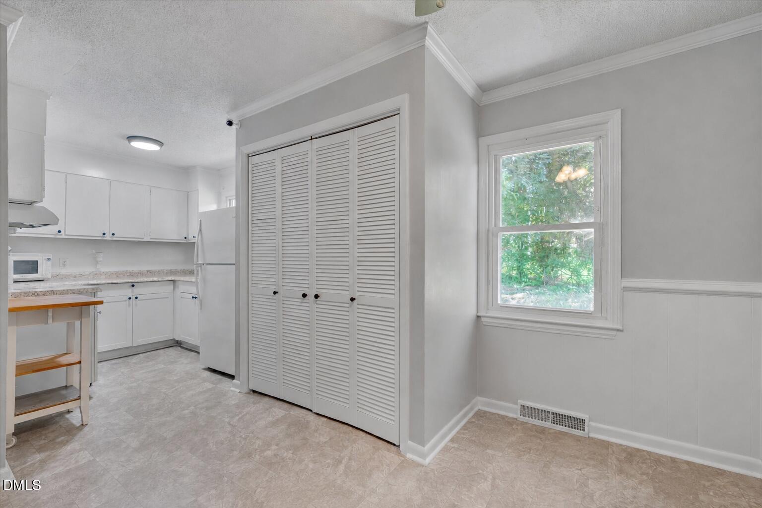 165 Windsor Drive Property Photo 6