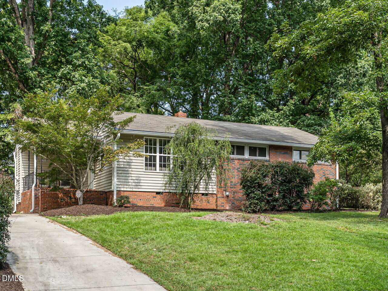 2111 Woodview Drive Property Photo 1