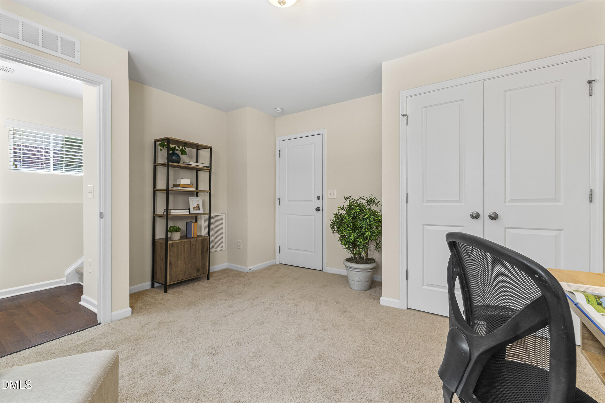 1529 Crafton Way Property Photo 17