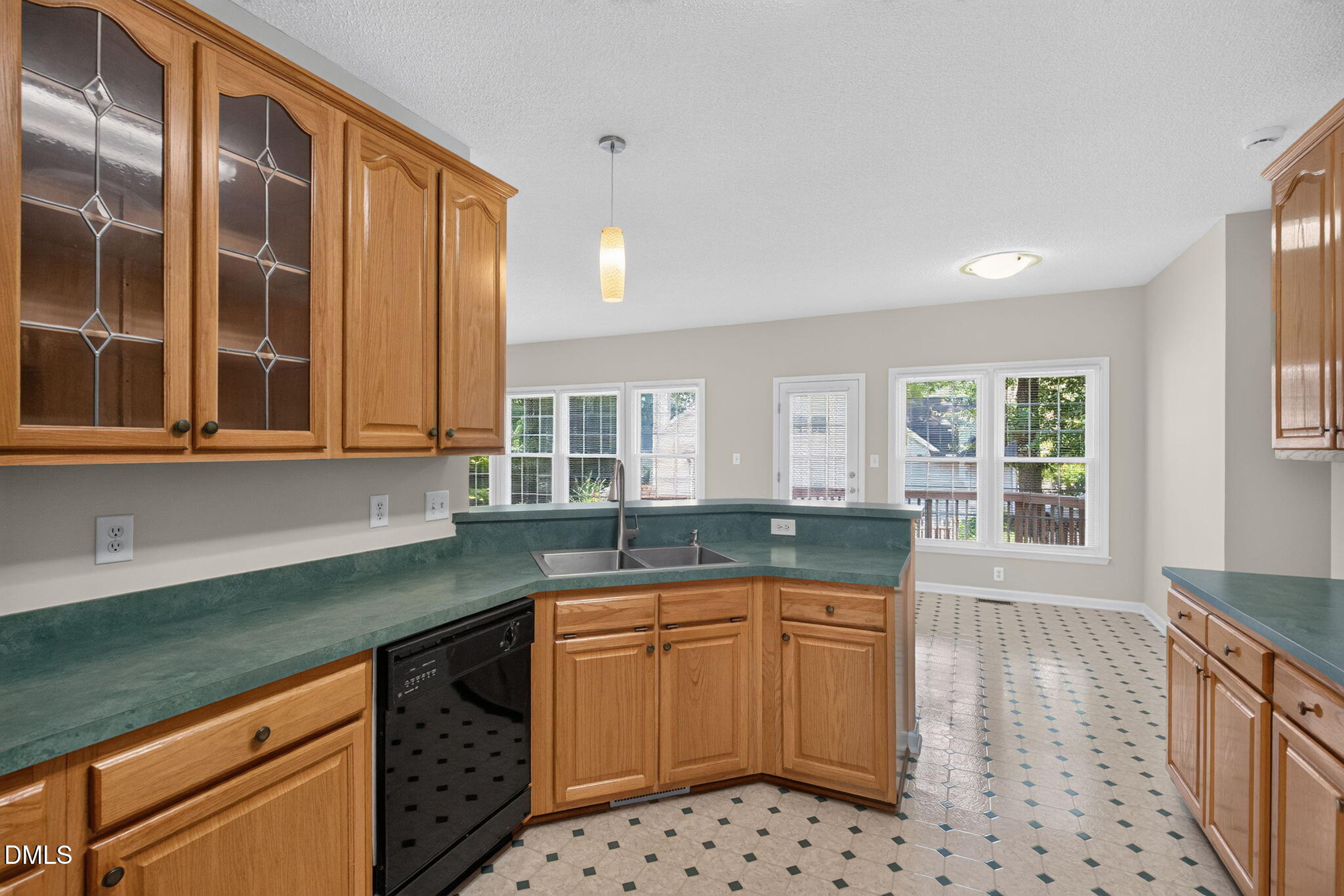 223 Ravenstone Drive Property Photo 15