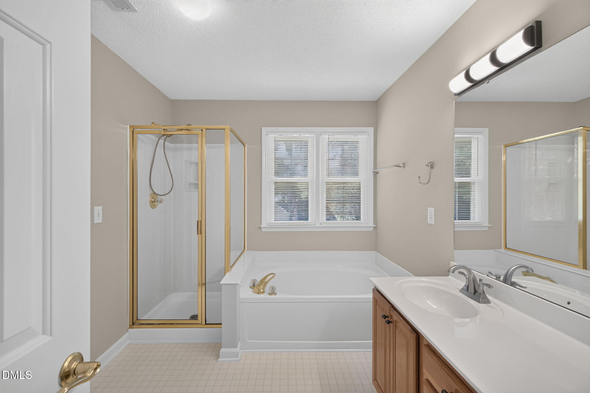 223 Ravenstone Drive Property Photo 18