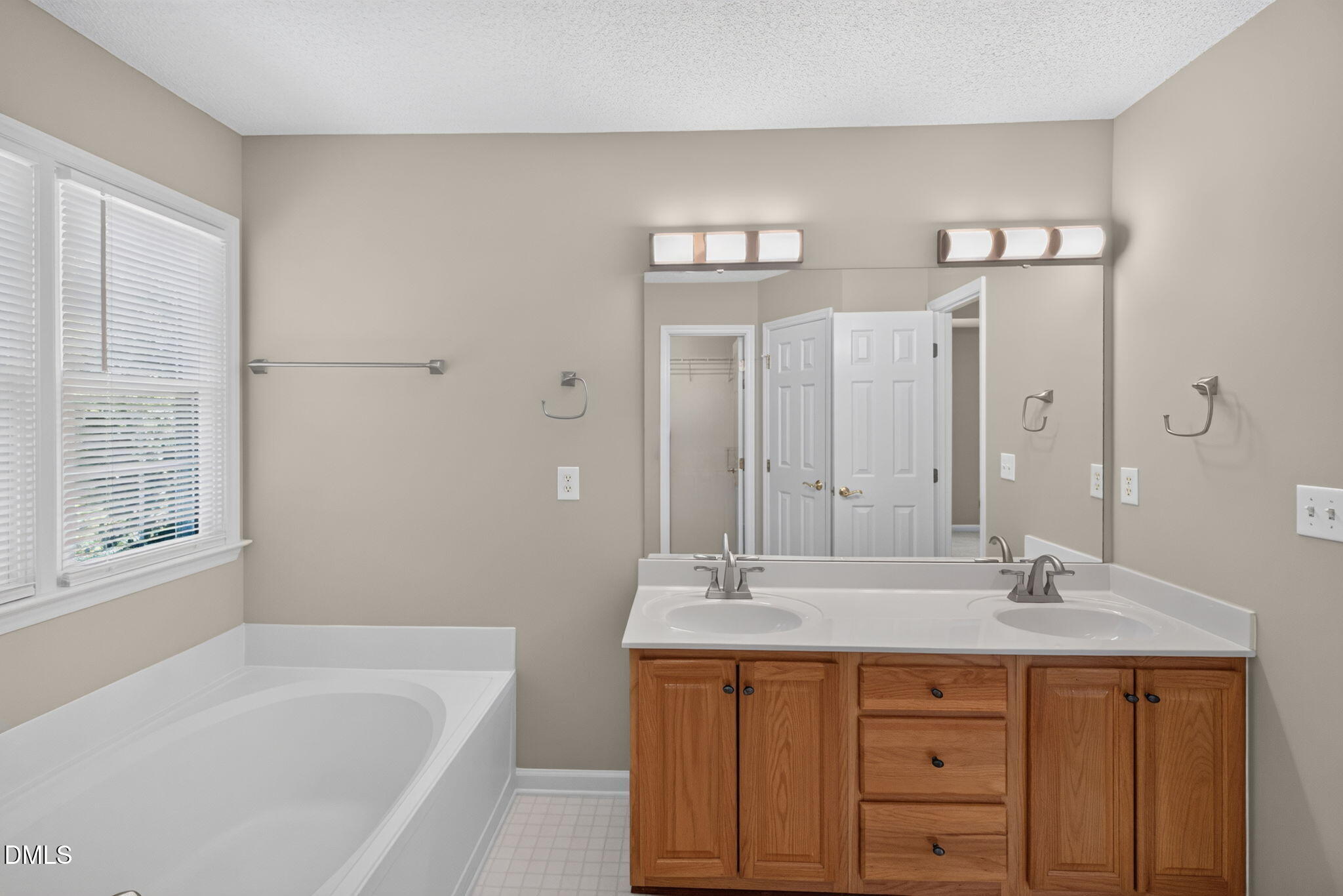 223 Ravenstone Drive Property Photo 22