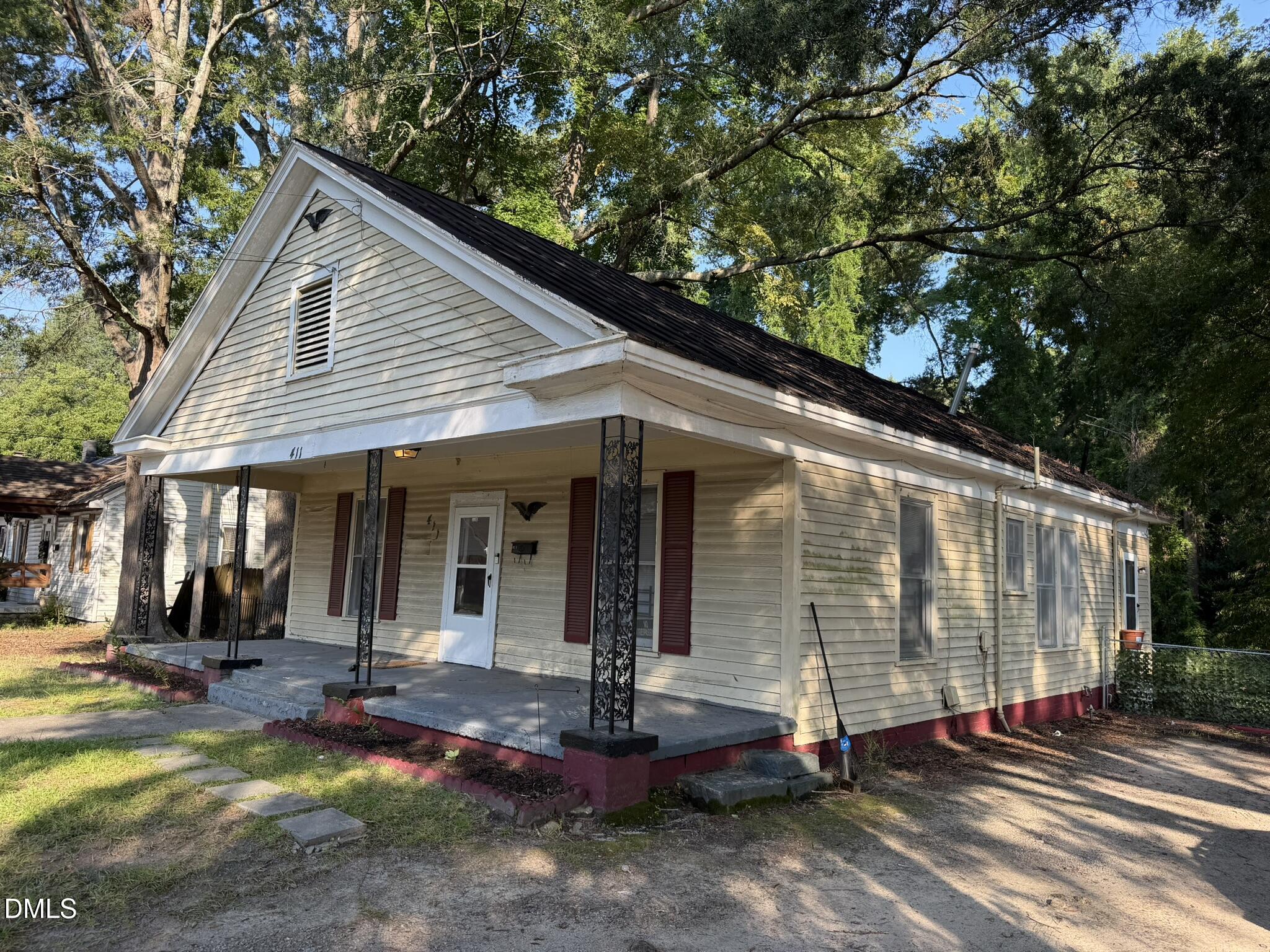 411 Raleigh Rd Parkway N Property Photo 1