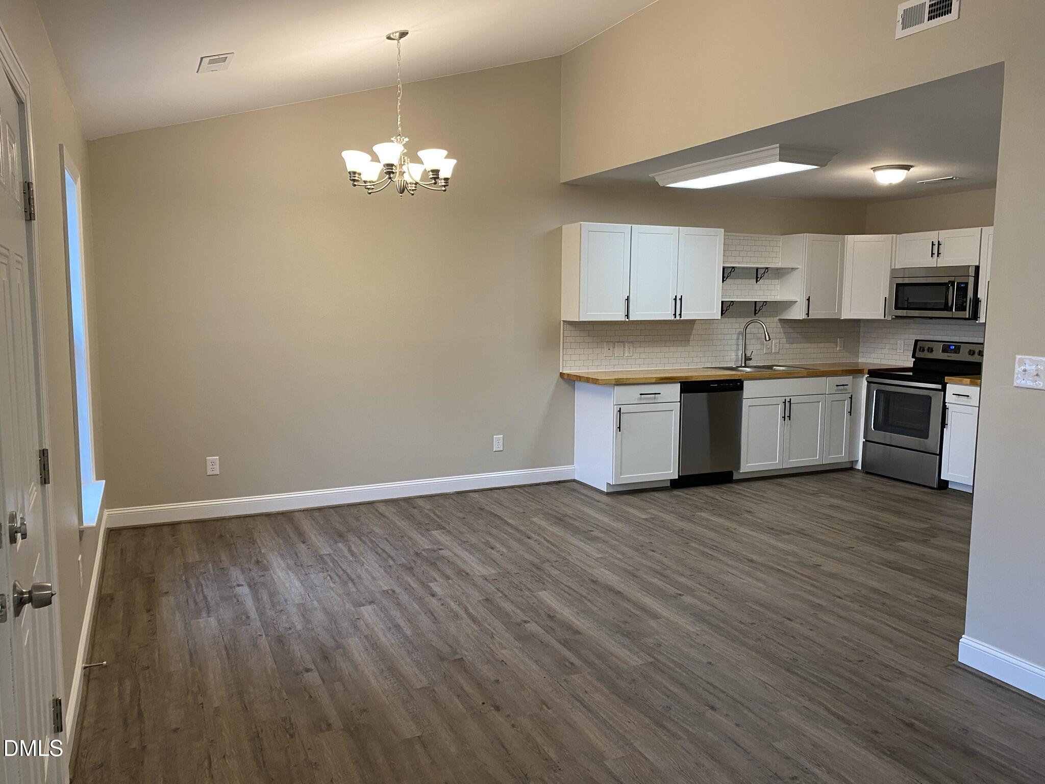 428 E Rose Street Property Photo 3