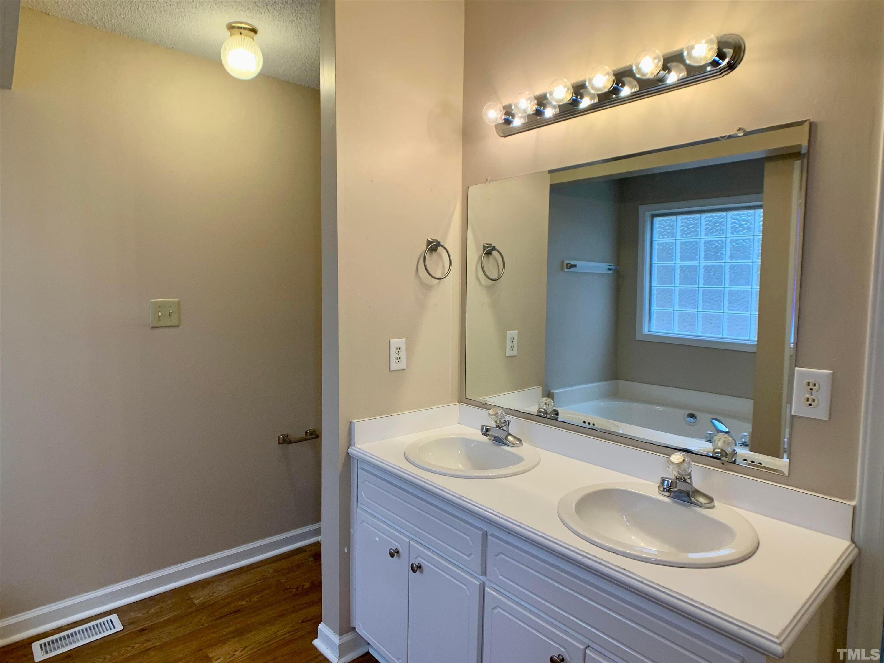 516 Contessa Court Property Photo 13