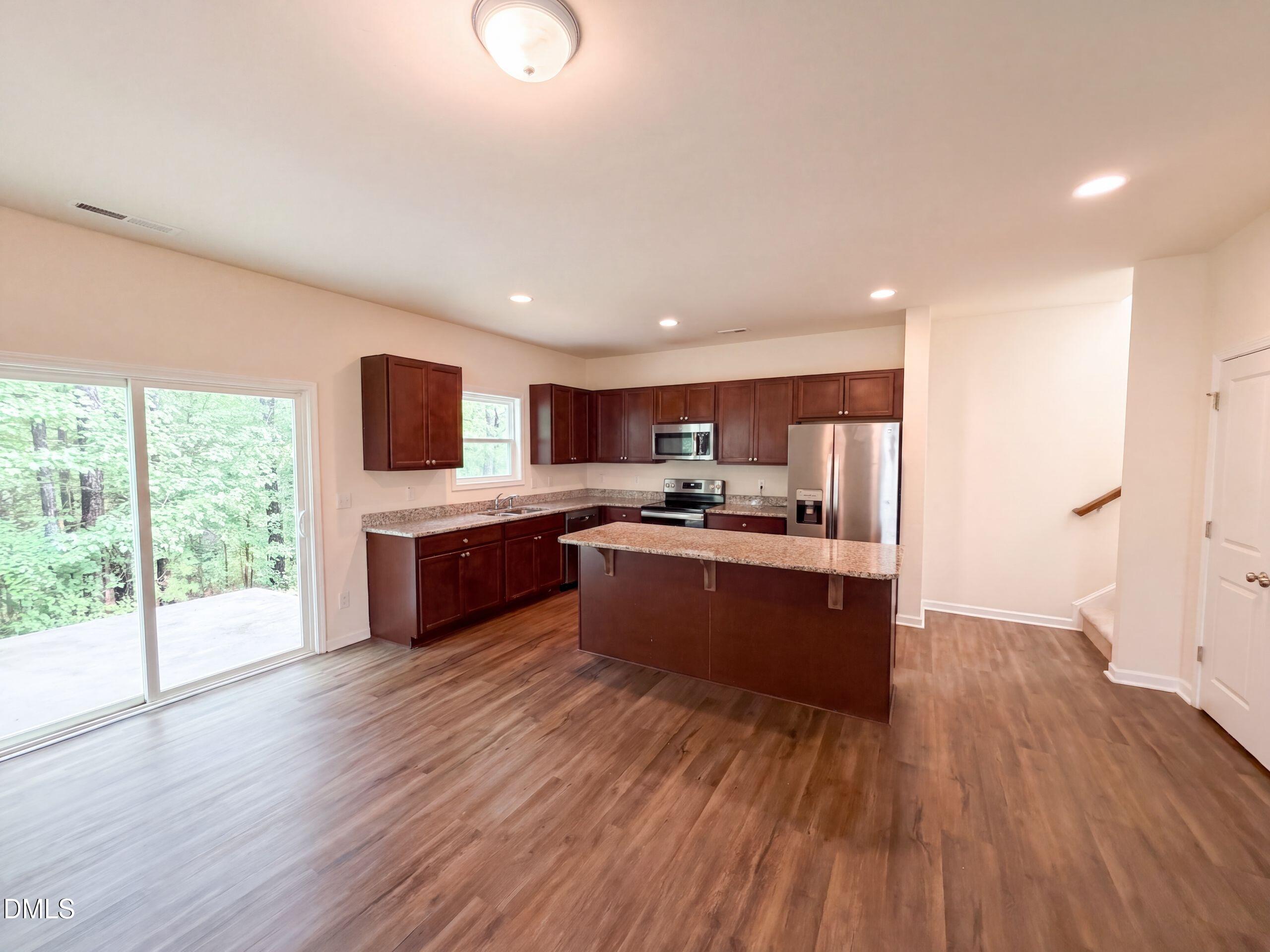 913 Peninsula Place Property Photo 2