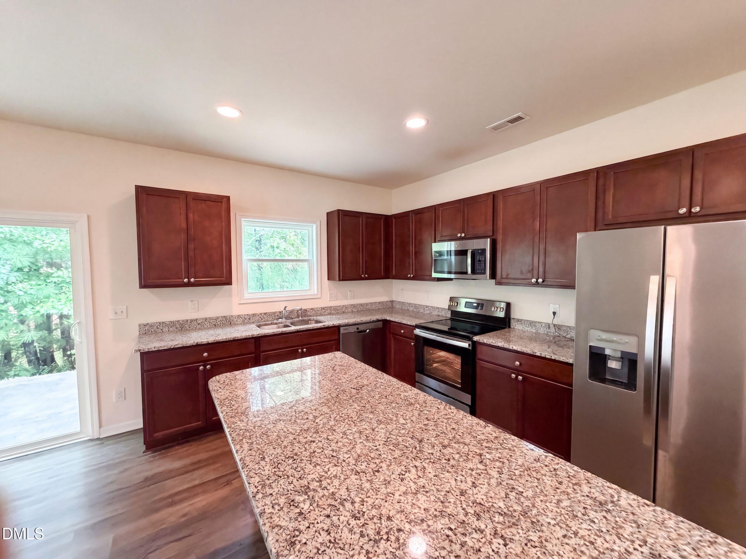 913 Peninsula Place Property Photo 7