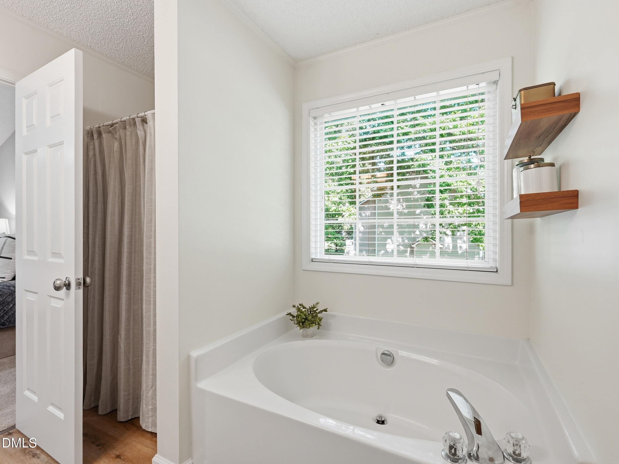 140 Oak Creek Drive Property Photo 27