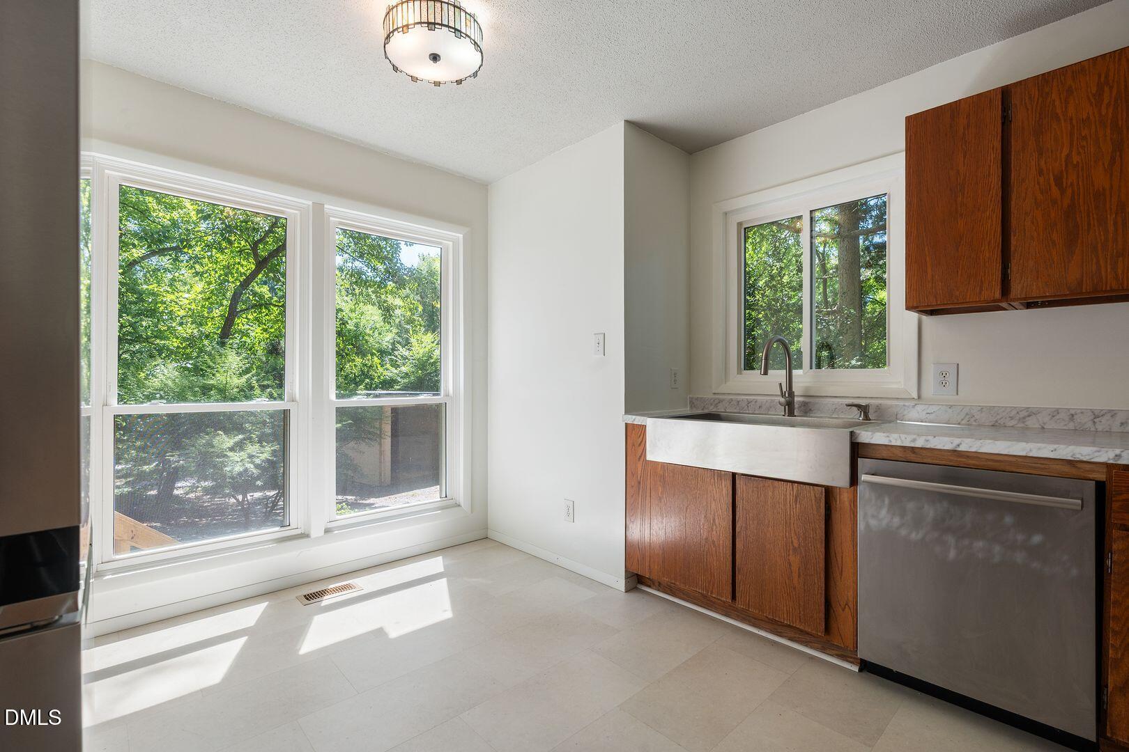 30 Benchmark Property Photo 8