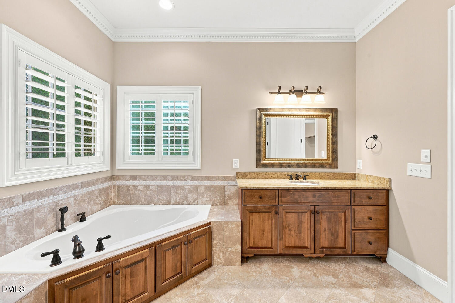 702 Cambridge Hall Loop Property Photo 29