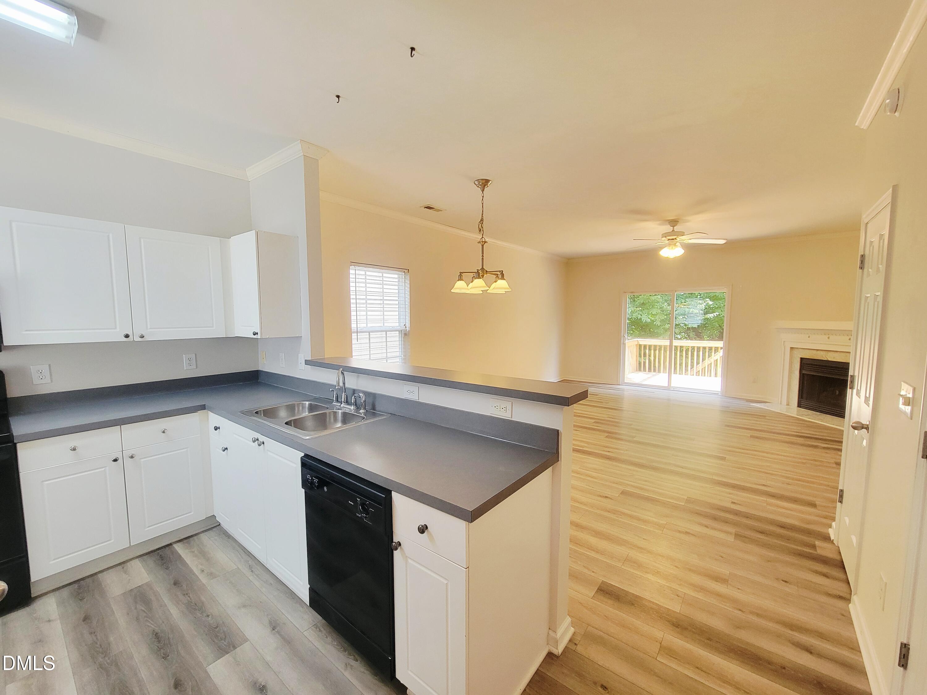 2405 Bay Harbor Drive Property Photo 3
