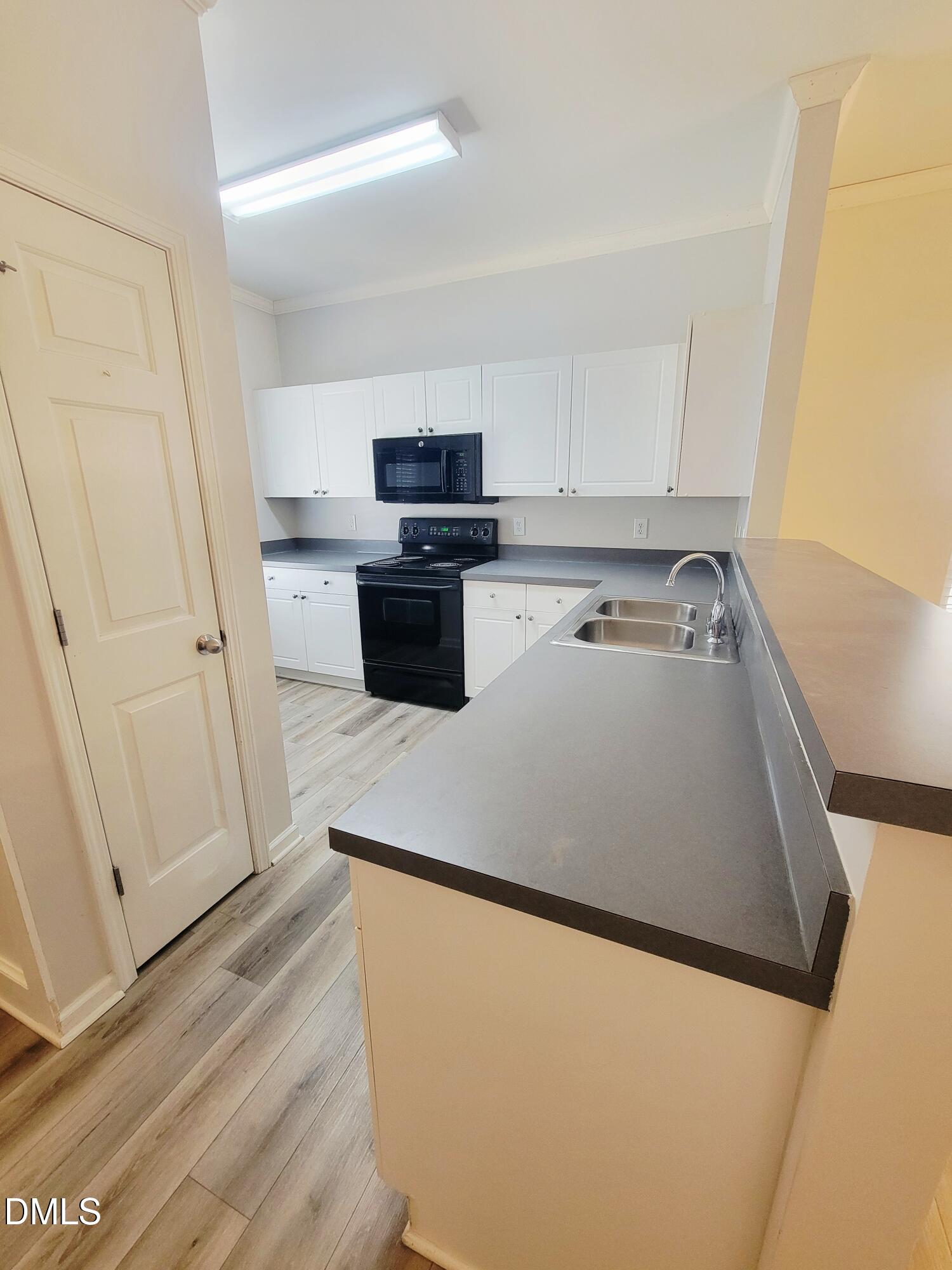 2405 Bay Harbor Drive Property Photo 4