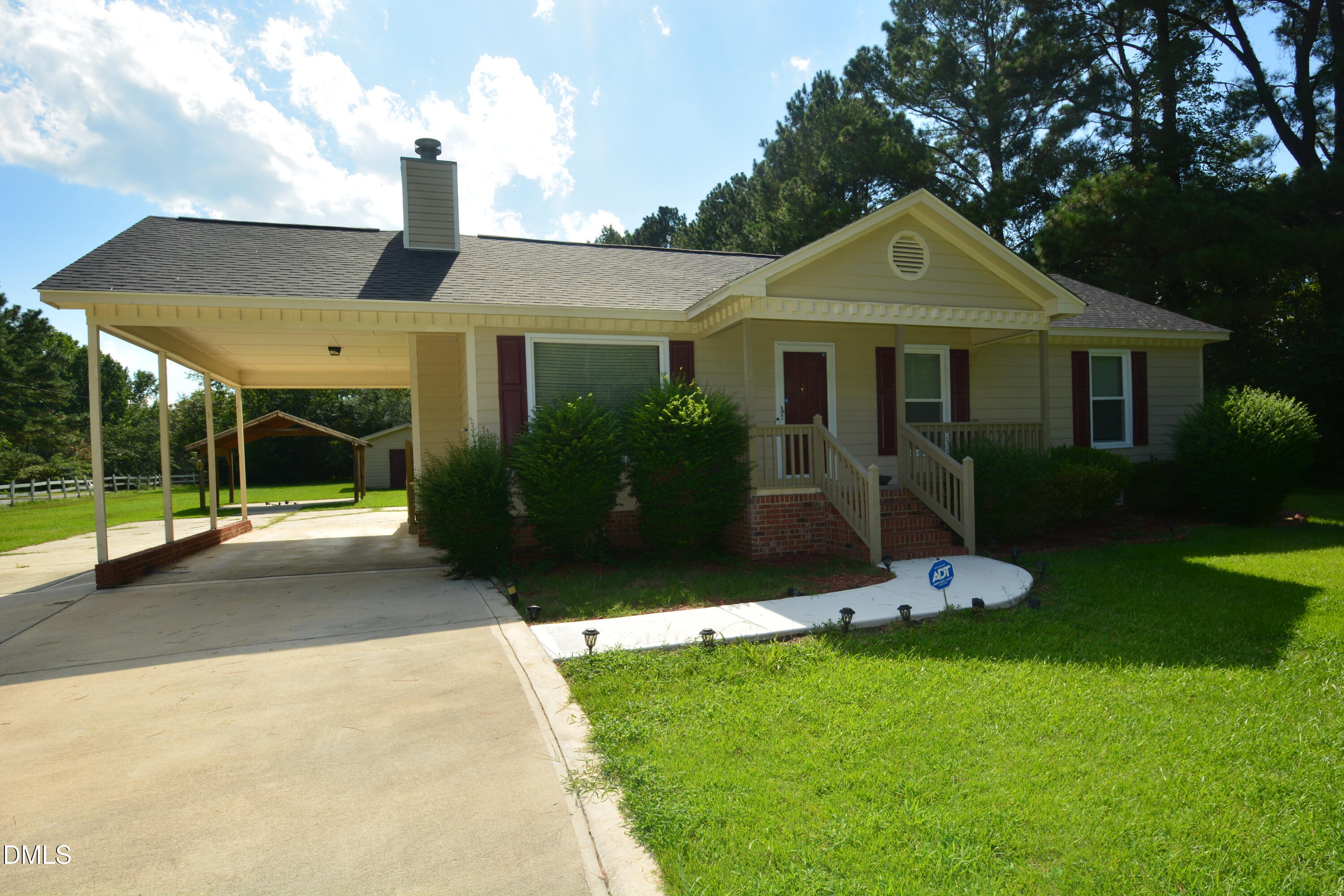 1352 Little Devine Road Property Photo 1