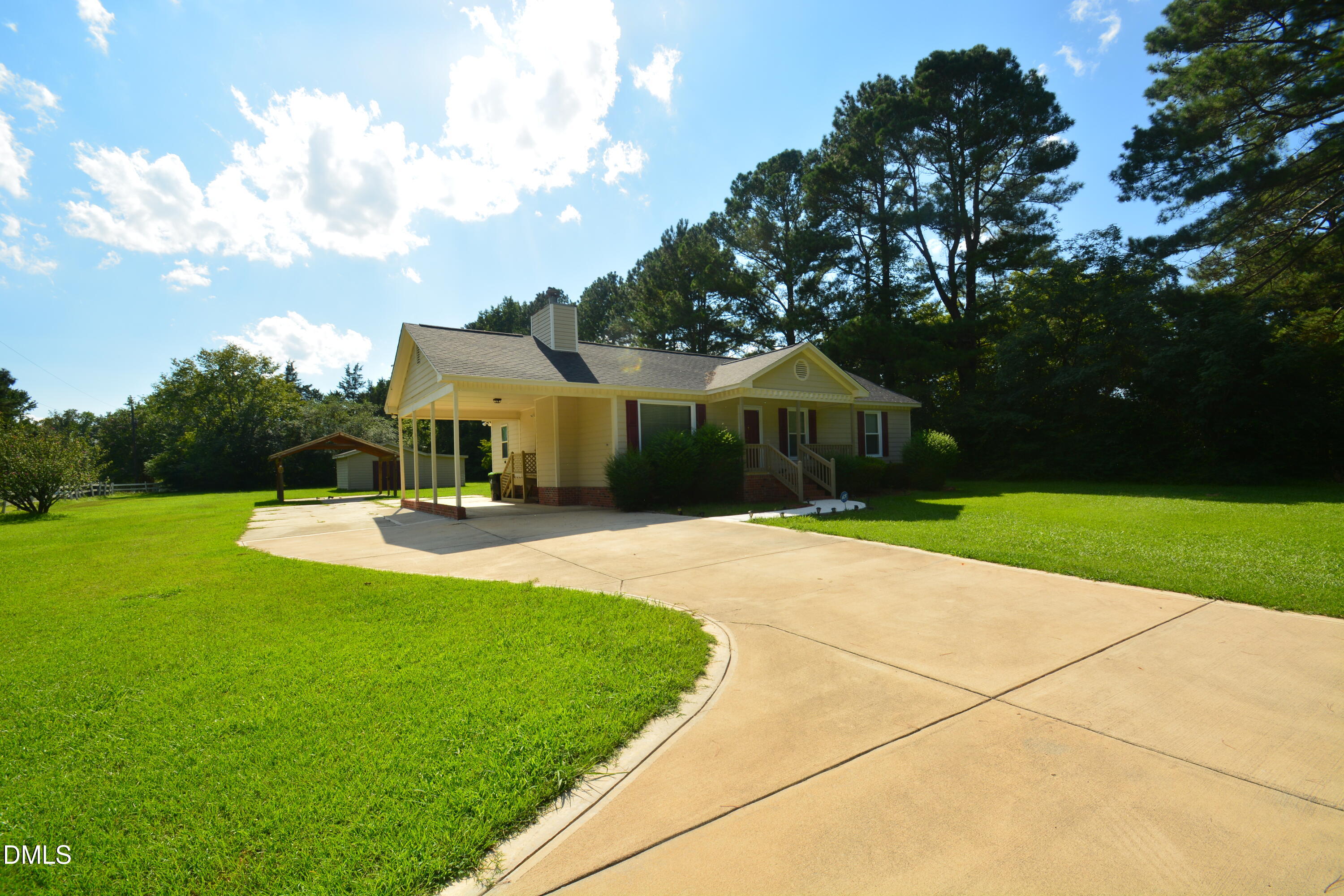 1352 Little Devine Road Property Photo 2