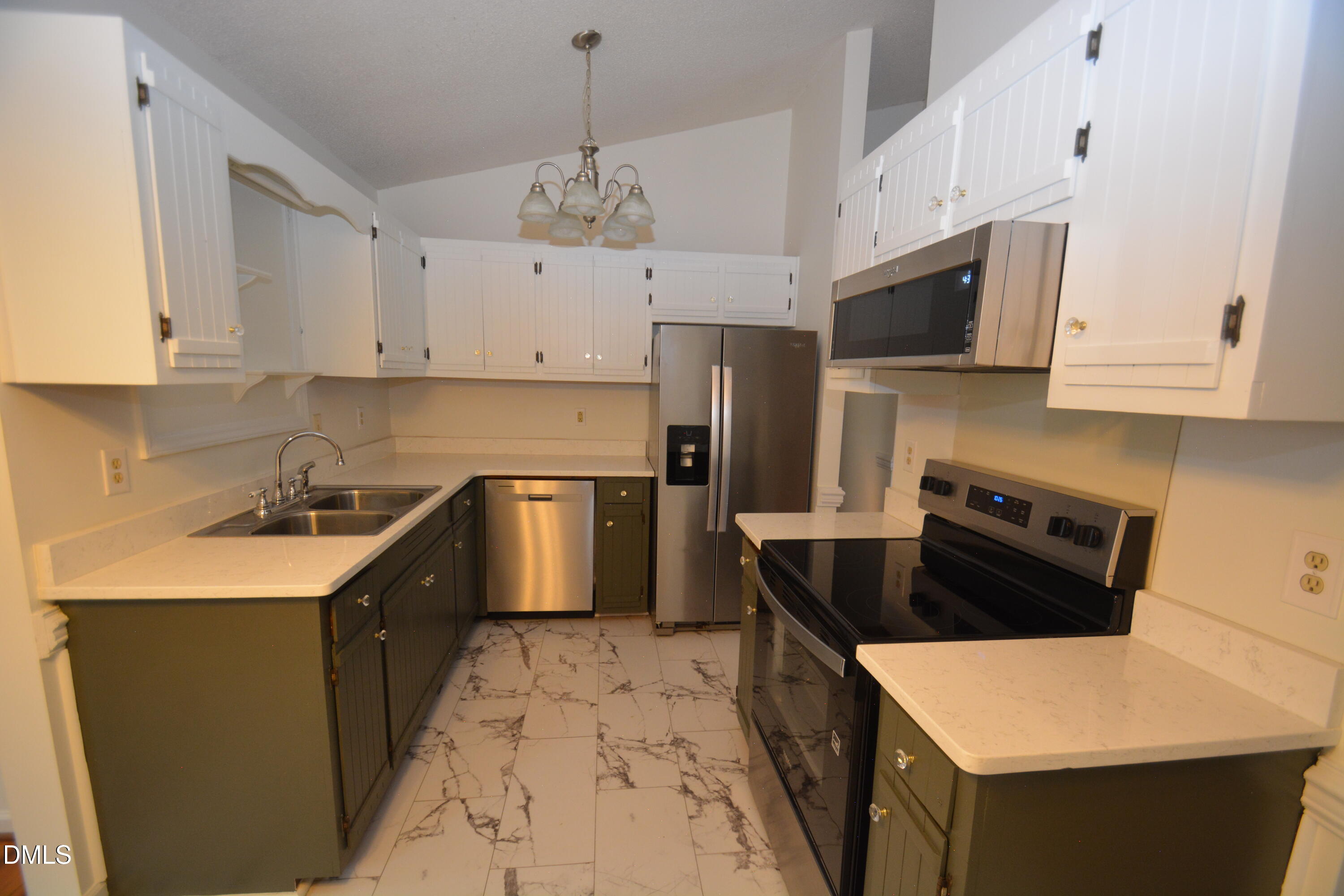 1352 Little Devine Road Property Photo 4