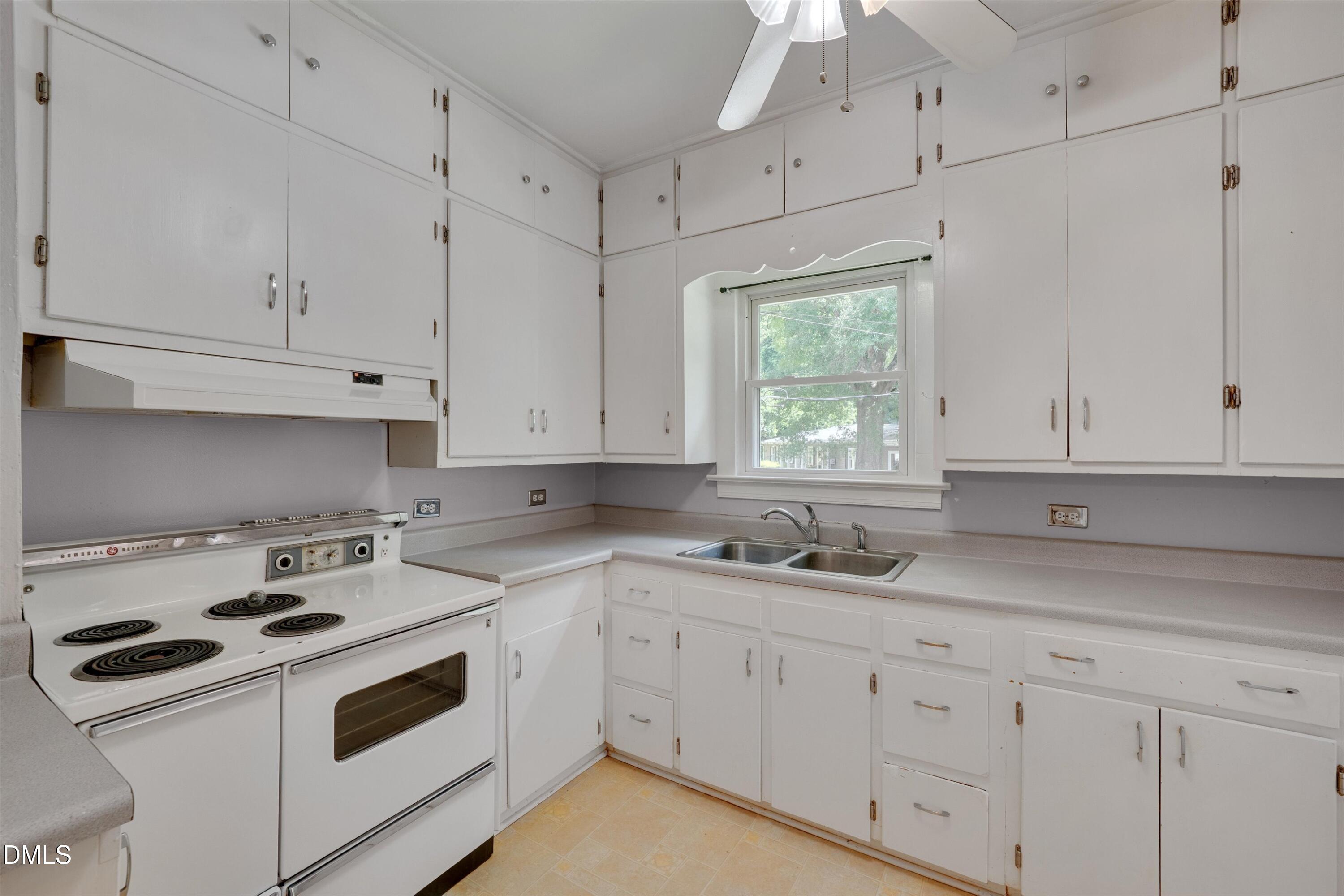 5701 Waycross Street Property Photo 6