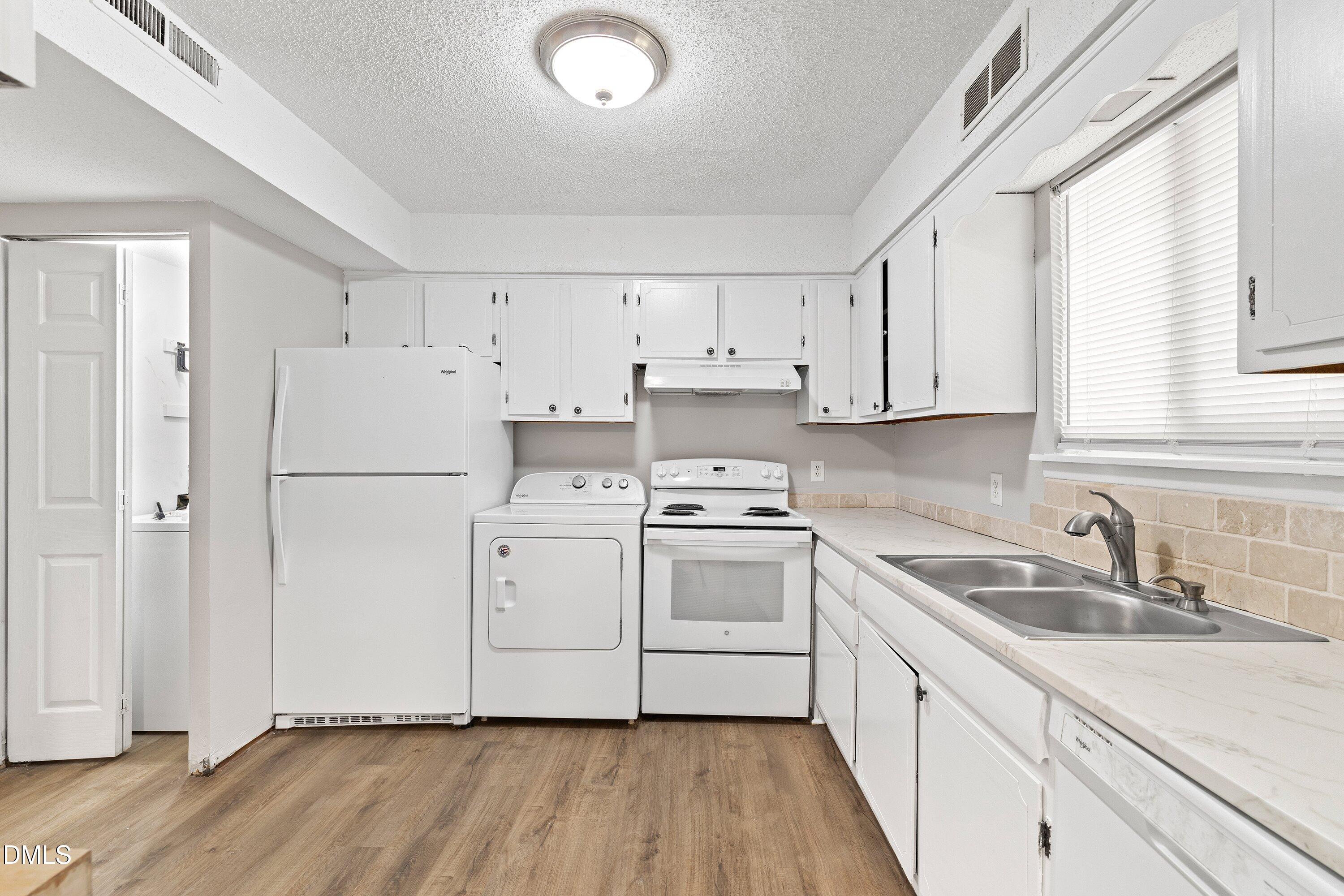 2387 Champion Court Property Photo 13