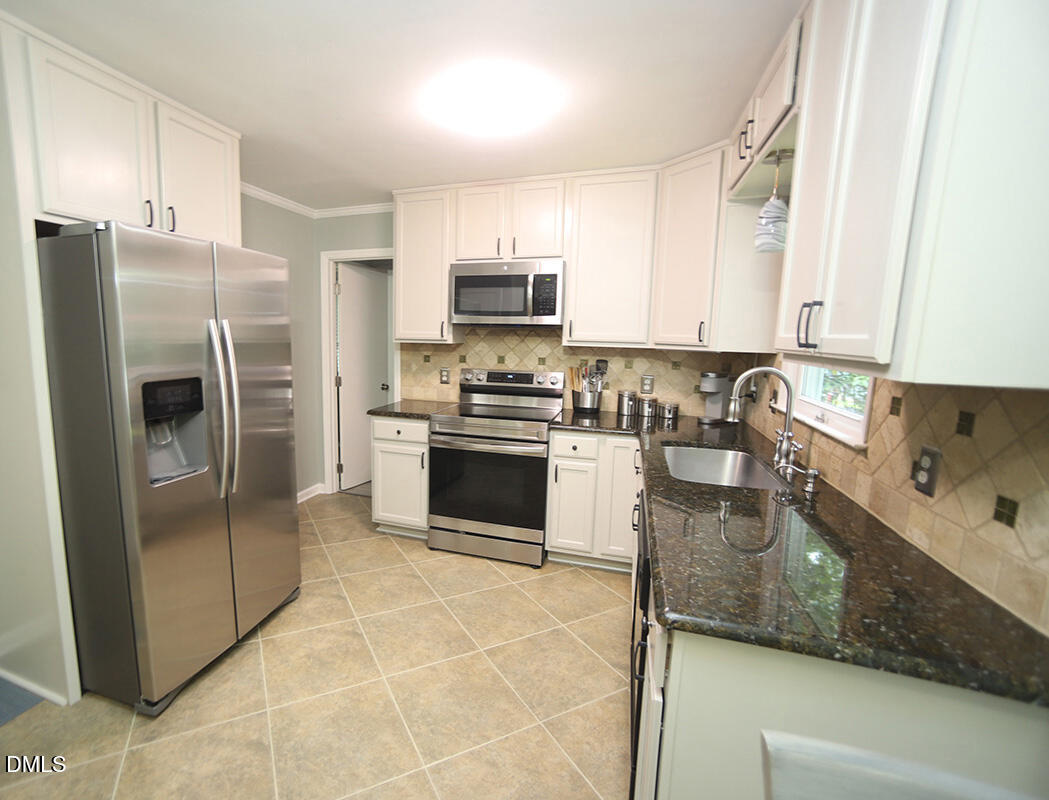 4033 Saint Edmunds Lane Property Photo 2